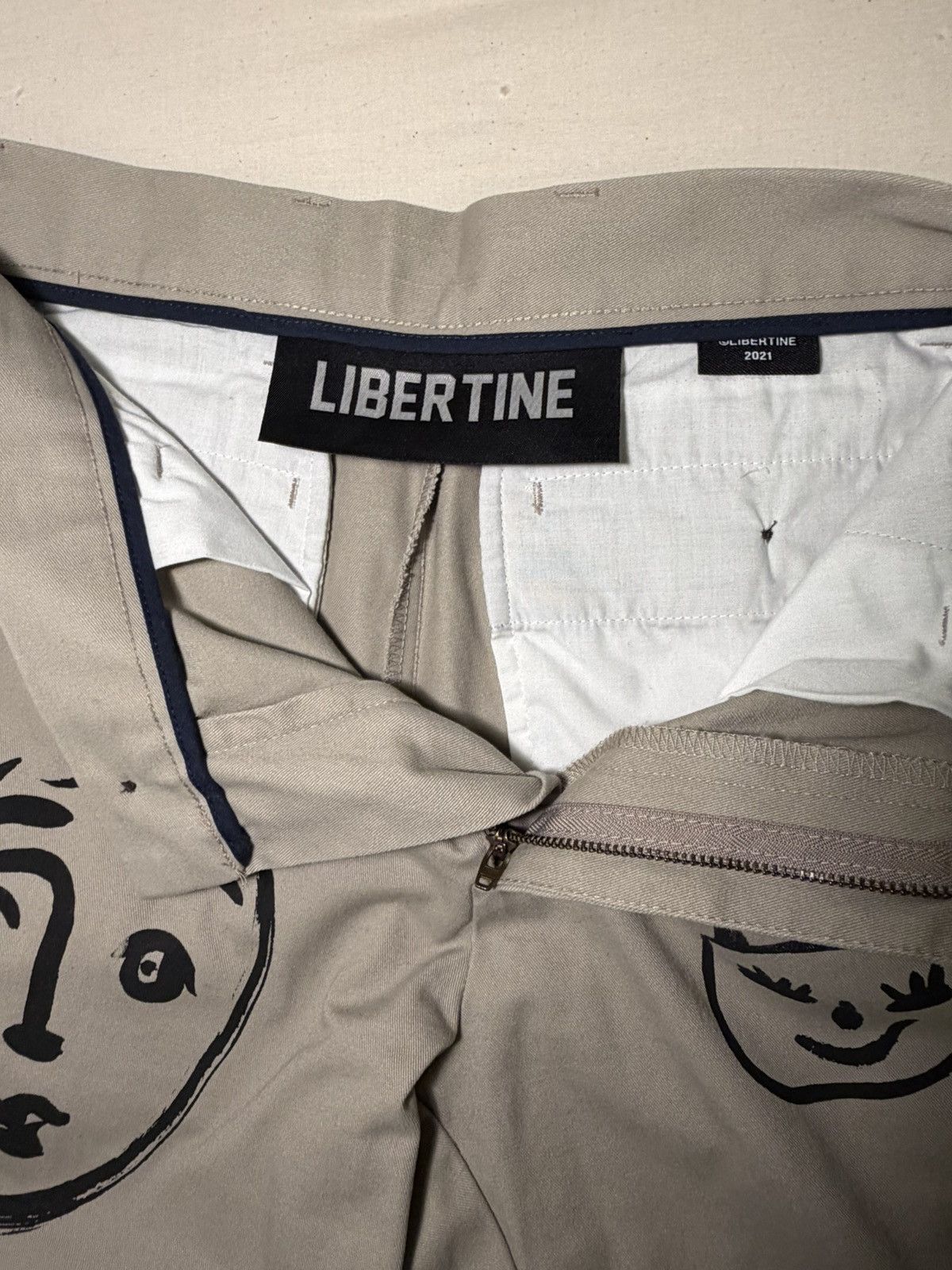 Libertine Libertine Graphic Face Print Pants – Khaki Crops | 30 waist Size US 30 / EU 46 - 8 Thumbnail