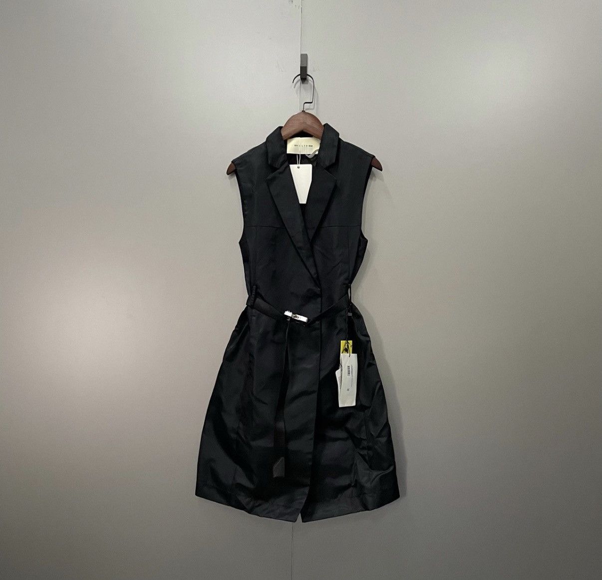 1017 ALYX 9SM 1017 ALYX 9SM Black Belted Dress J41 Size XS / US 0-2 / IT 36-38 - 1 Thumbnail