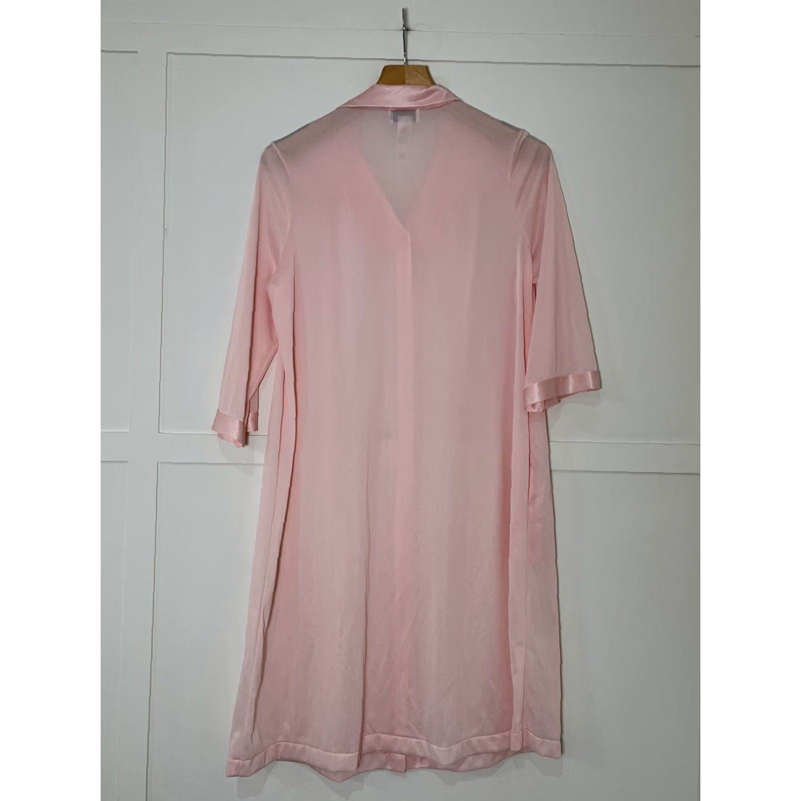 Vintage **VINTAGE Vanity Fair Nightgown Robe Sz S Lightweight Full Button Pink** User: VINTAGE Vanity Fair Nightgown Robe Sz S Lightweight Full Button Pink Size ONE SIZE - 2 Thumbnail