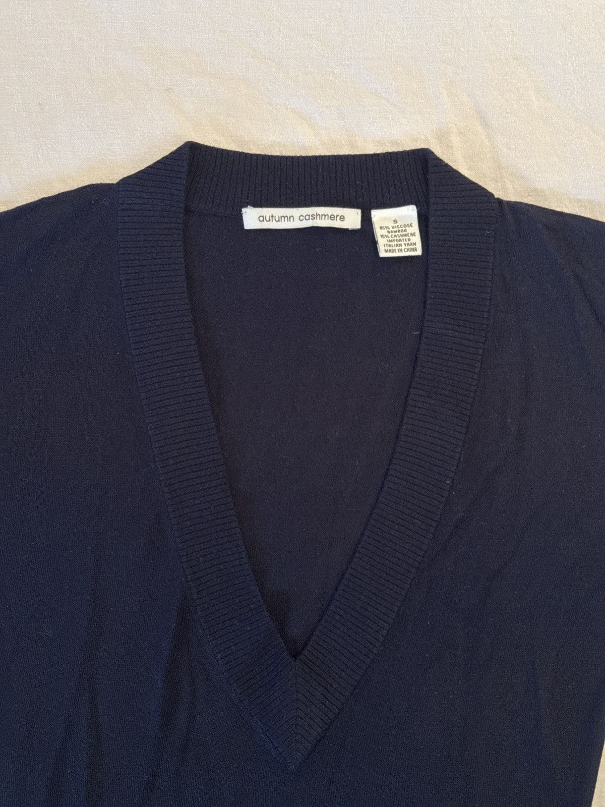 Autumn Cashmere Autumn Cashmere Navy V-Neck Sweater Size S / US 4 / IT 40 - 2 Thumbnail