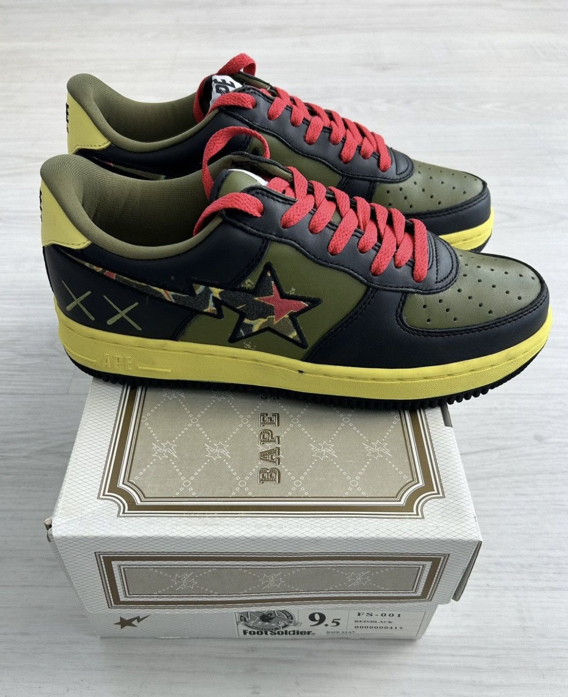 Bape × Kaws VERY RARE OG 2005 A BATHING APE X KAWS BAPESTA Size US 9.5 / EU 42-43 - 6 Thumbnail