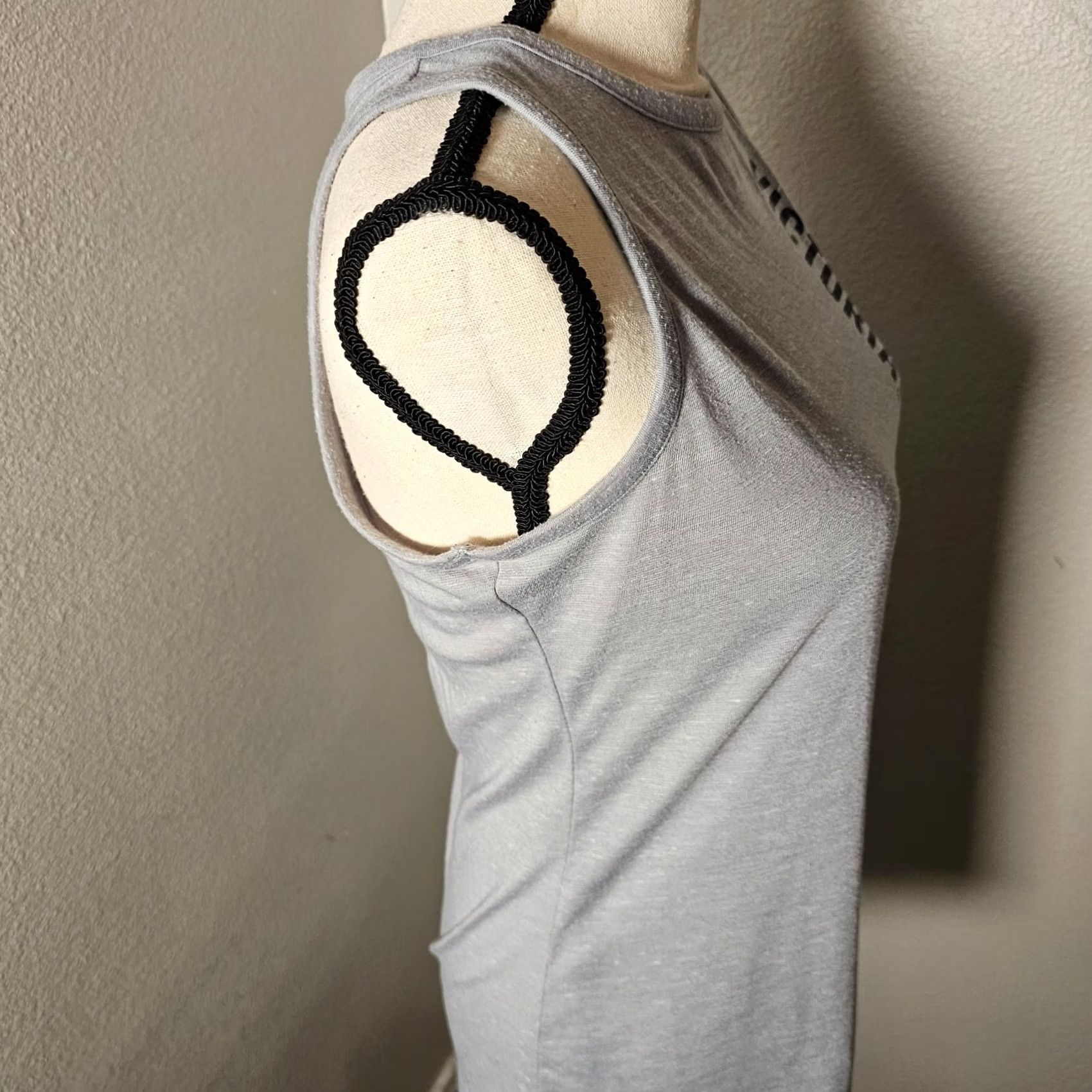 Victoria's Secret V_Sport Victoria's Secret Ultimate Strappy Side Logo Sport Top Gray Athletic Gym Tight Tank Women XS Slim Logo Size XS / US 0-2 / IT 36-38 - 5 Thumbnail