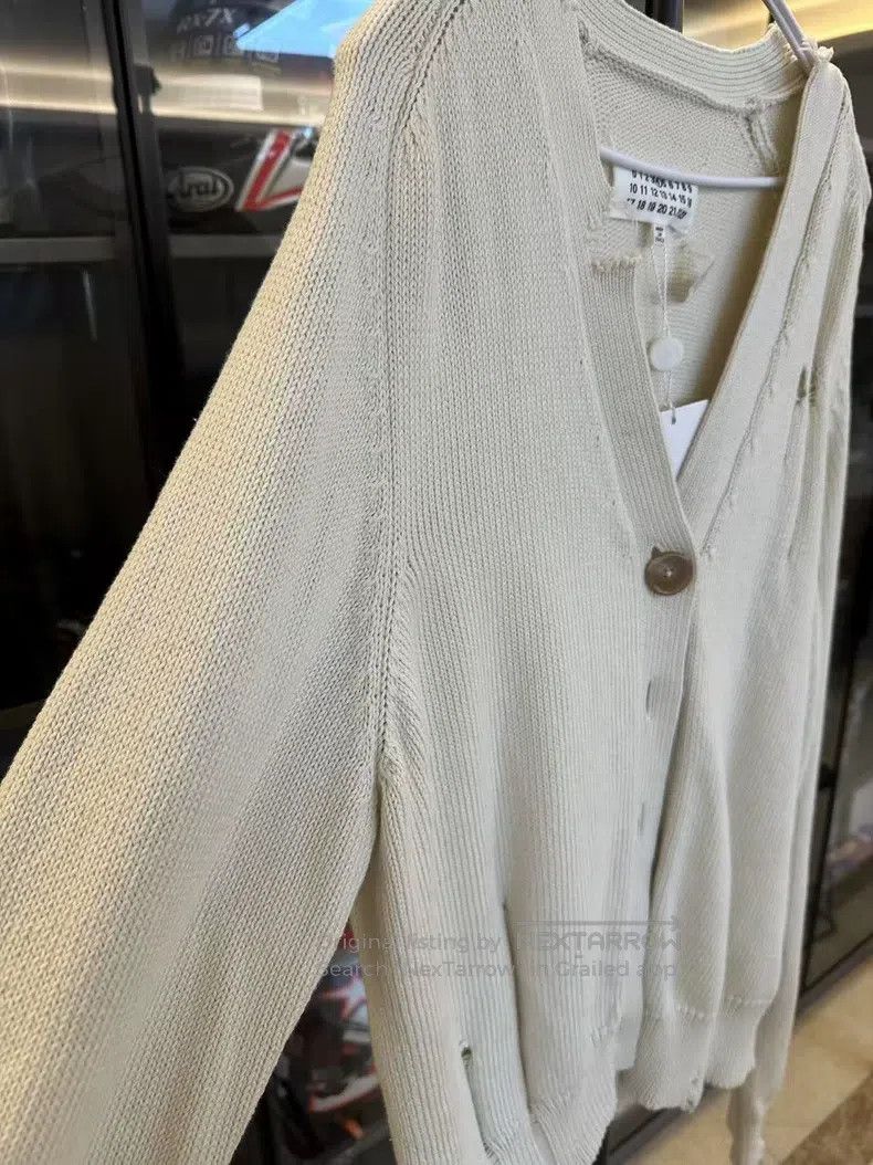 Maison Margiela Maison Margiela FW21 V-neck long-sleeved hole loose knitwe Size M / US 6-8 / IT 42-44 - 6 Thumbnail