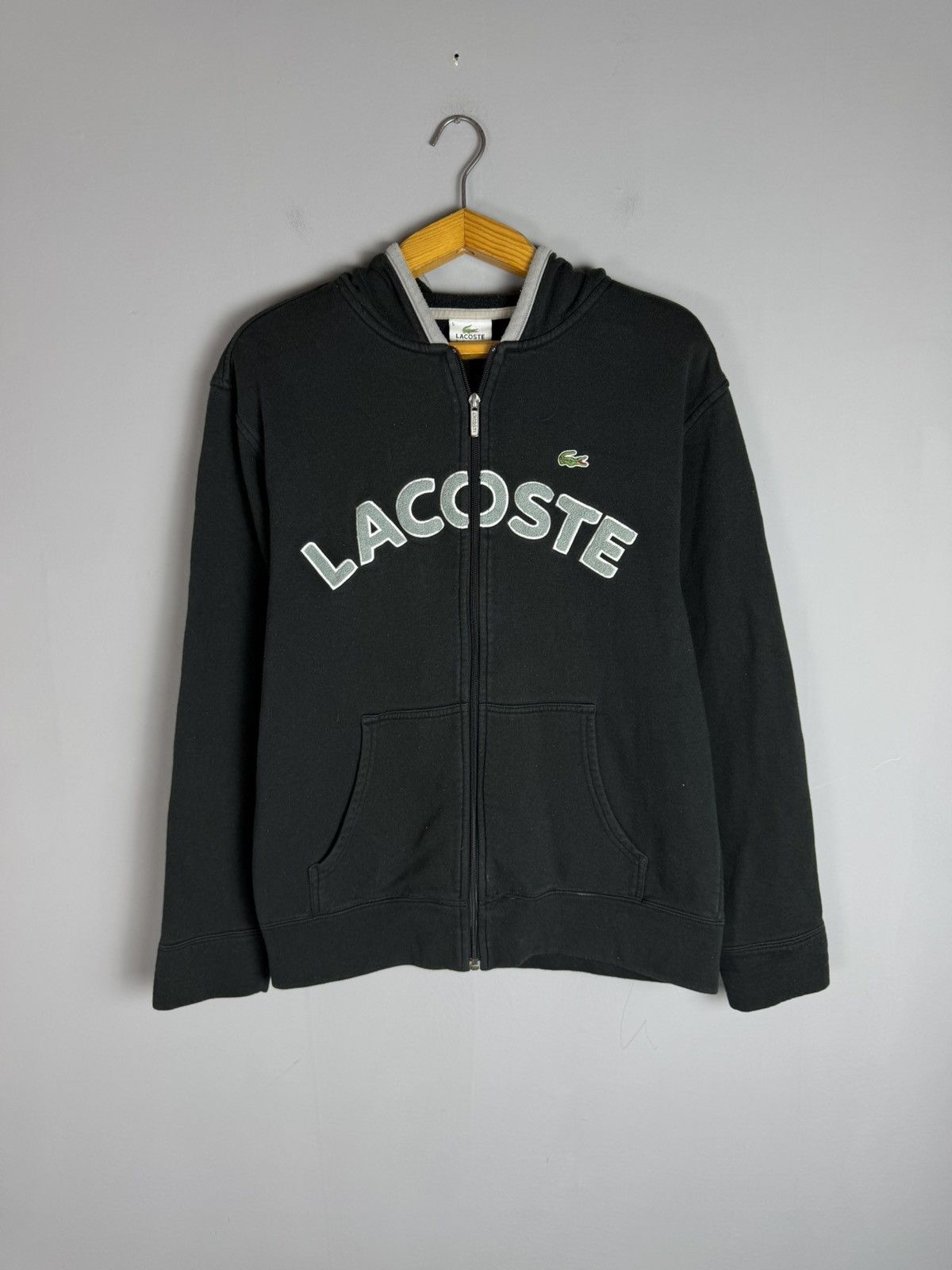 Lacoste Vintage Lacoste Hoodie big logo Size US L / EU 52-54 / 3 - 1 Thumbnail