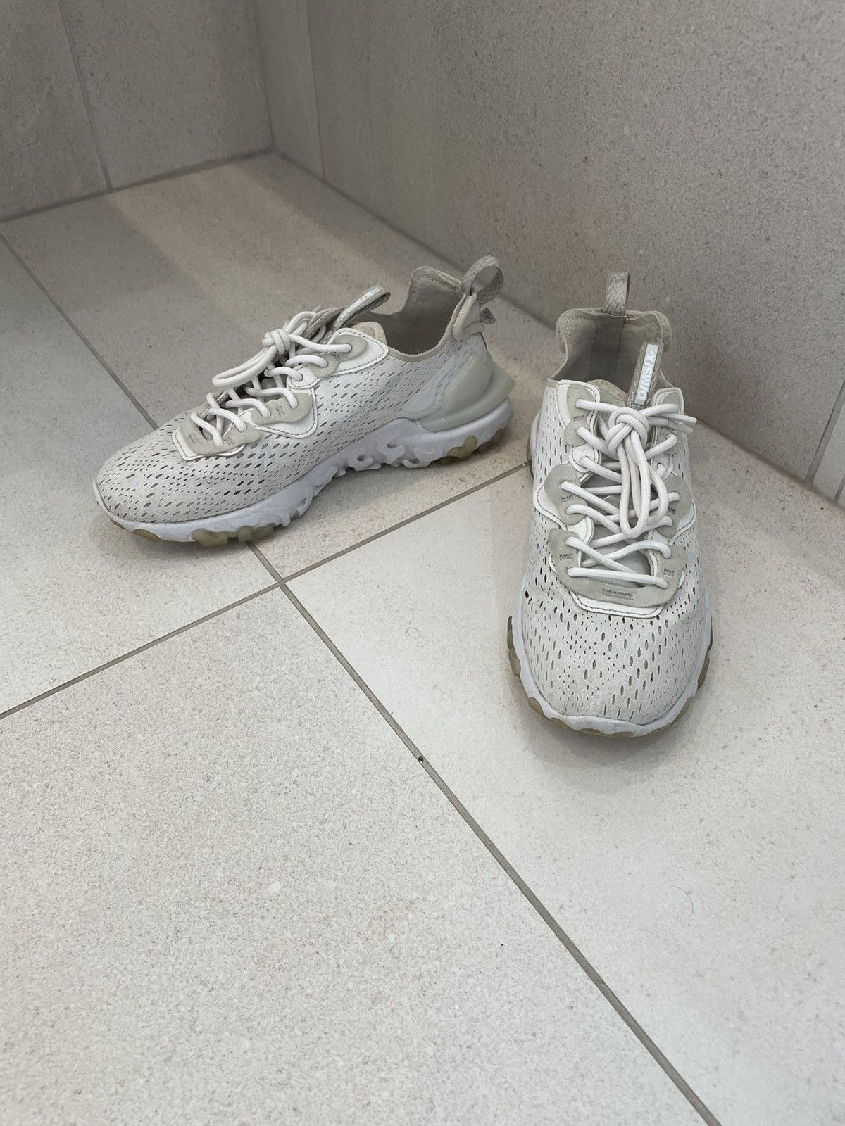 Nike White Nike reacts size 6 Size US 6.5 / EU 39-40 - 1 Thumbnail