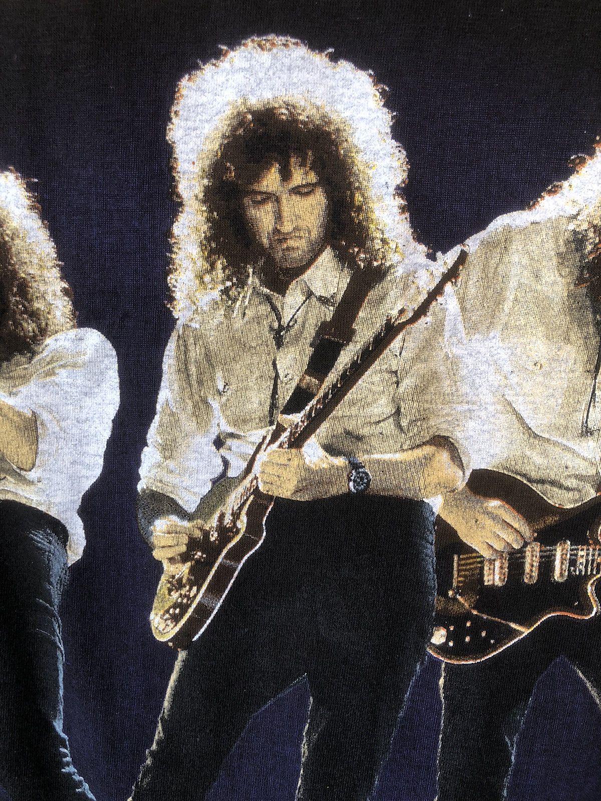 Band Tees × Vintage Vintage 90s BRIAN MAY QUEEN Guitarist Band Tee Size US L / EU 52-54 / 3 - 3 Thumbnail