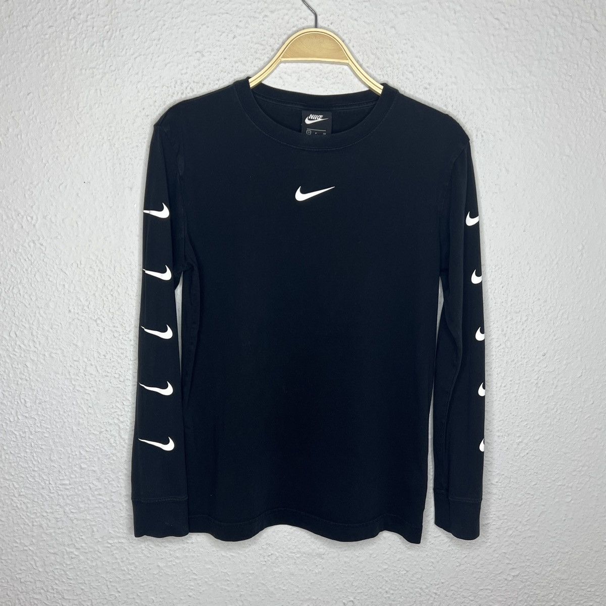Nike Nike Longsleeve Tshirt Sweatshirt Black Swoosh Logo Size US S / EU 44-46 / 1 - 1 Thumbnail