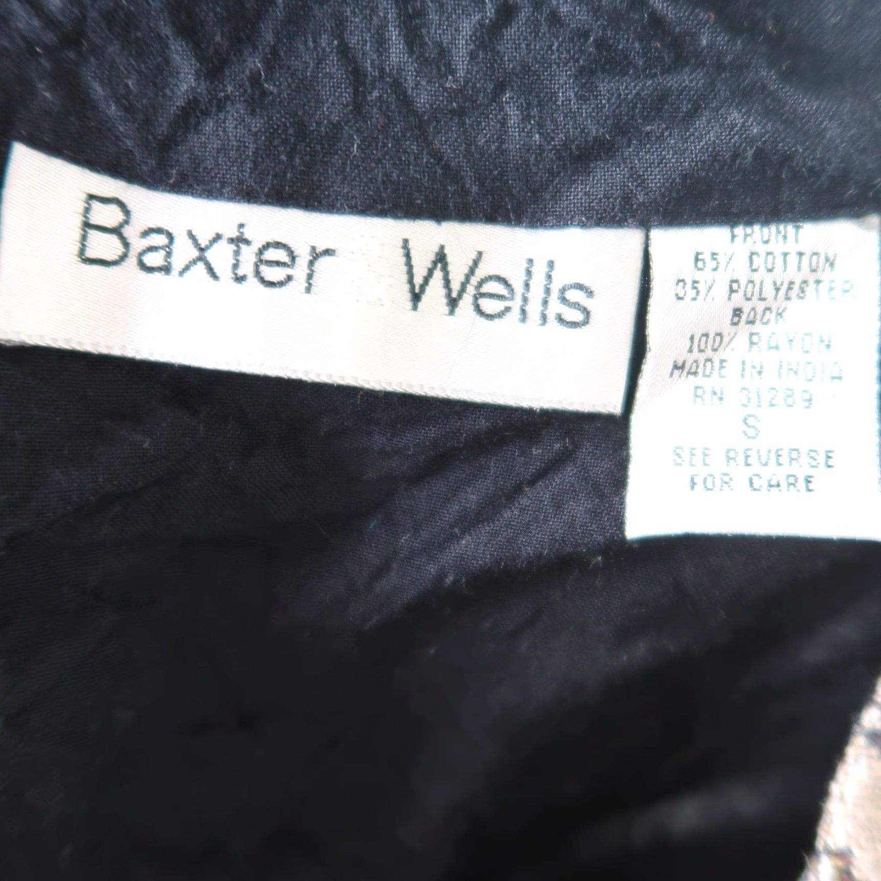 Vintage VINTAGE Baxter & Wells Geometric Tapestry Needlepoint Vest S Women Black Geometric 90s Bohemian Sleeveless Button Front Tie Back Short Length Size S / US 4 / IT 40 - 5 Thumbnail