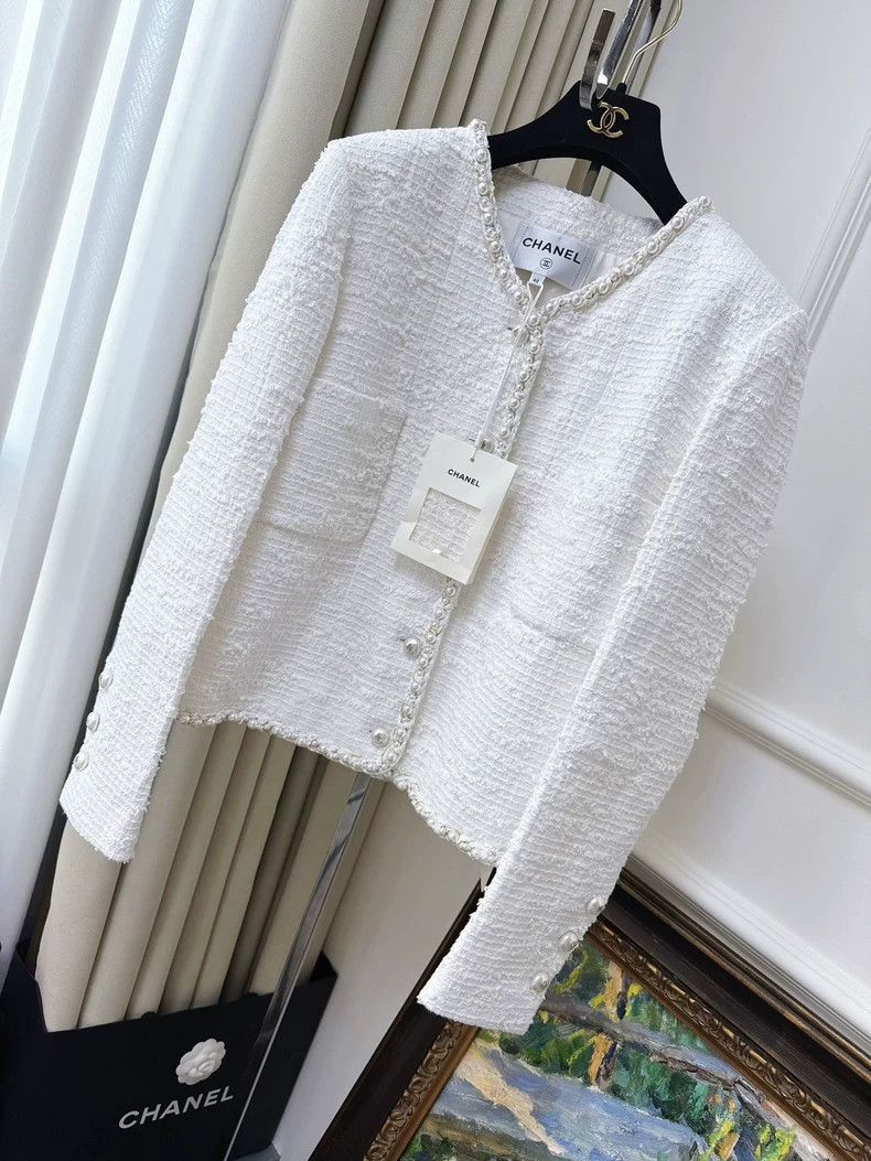 Chanel Chanel 25p spring and summer preview white pearl rolled ed Size S / US 4 / IT 40 - 1 Thumbnail