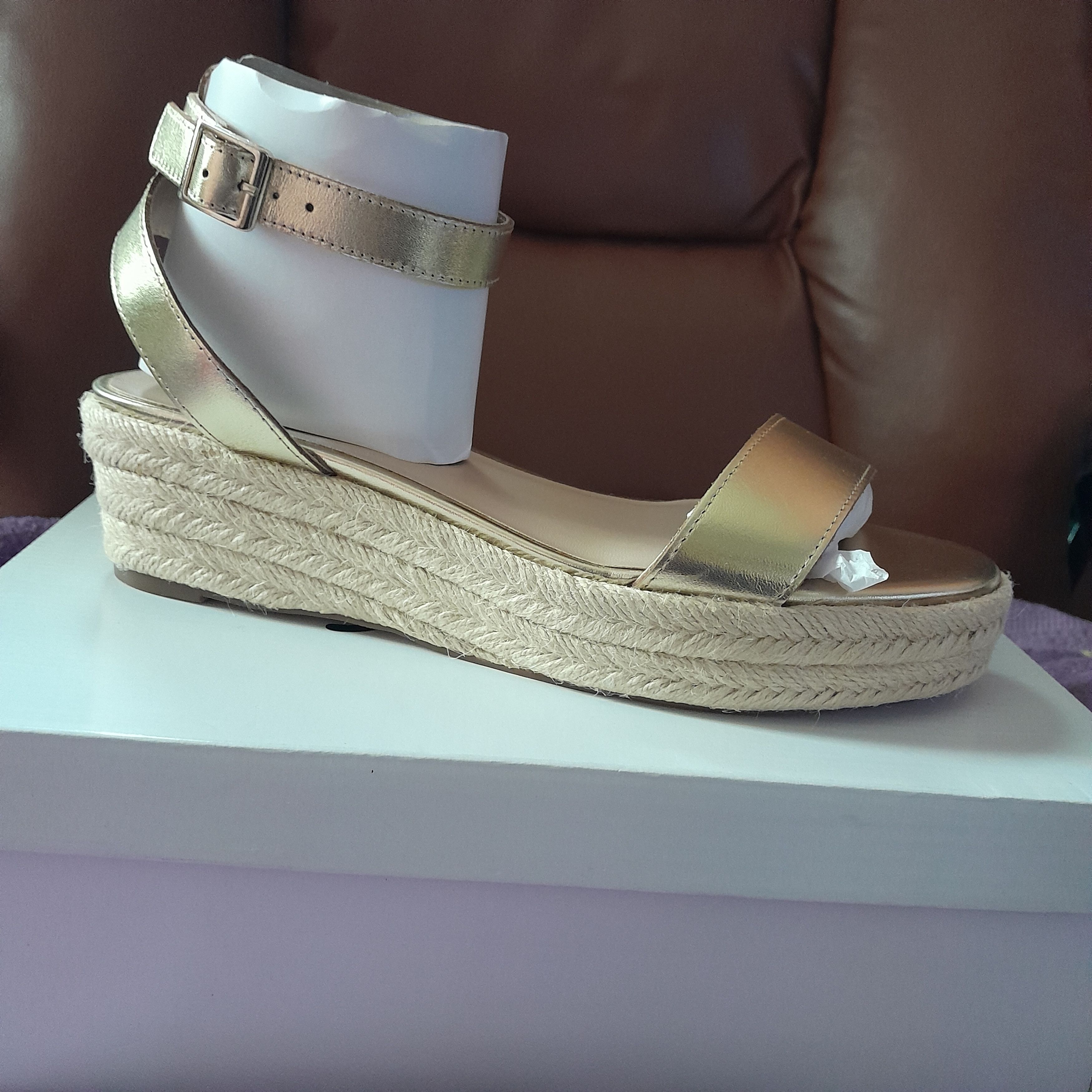 Other Find women’s sandals Color gold block heel Size US 8 / IT 38 - 7 Thumbnail