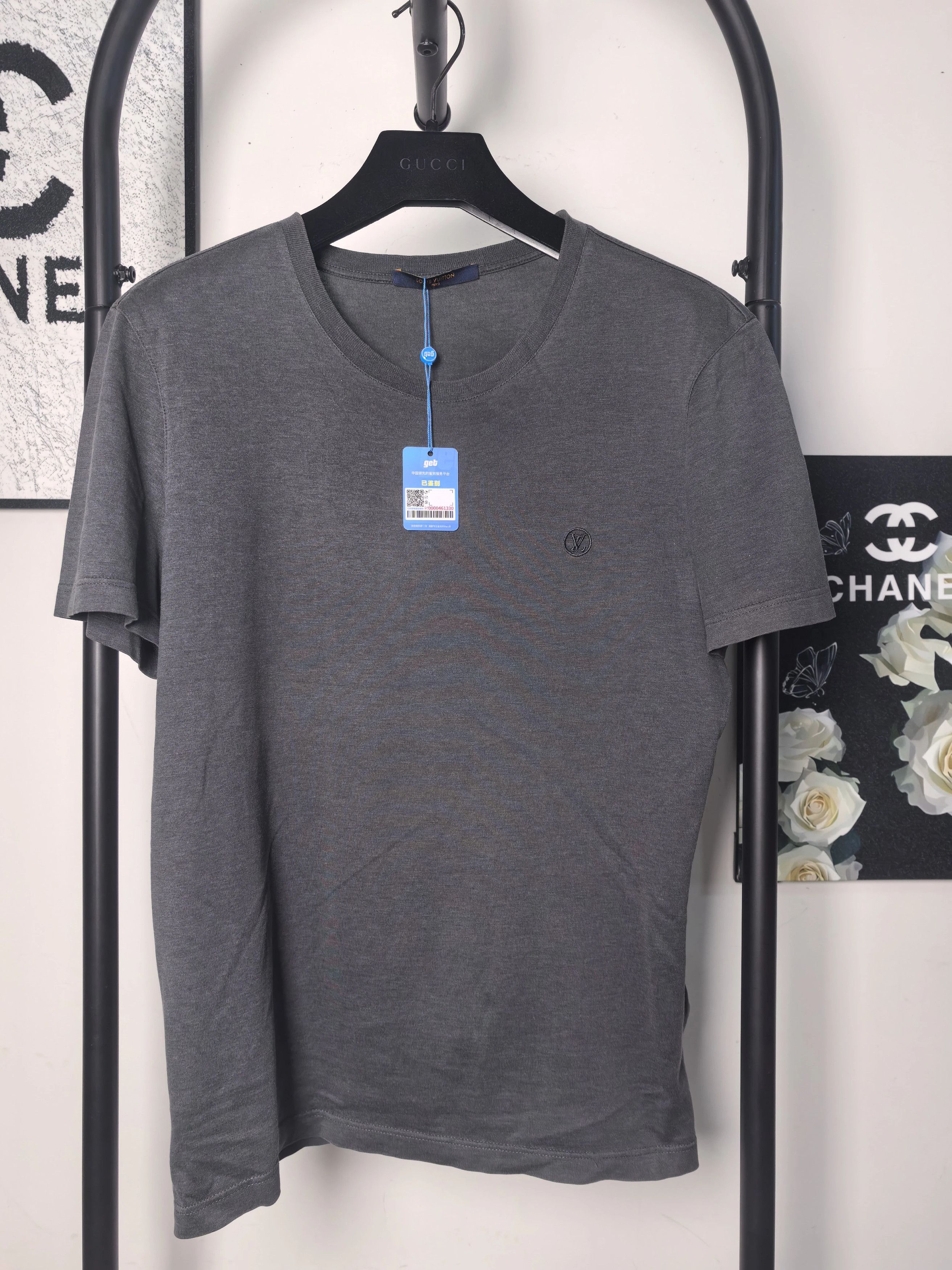 Louis Vuitton LV Embroidered Logo Short Sleeve Tee Like New Size US S / EU 44-46 / 1 - 1 Thumbnail