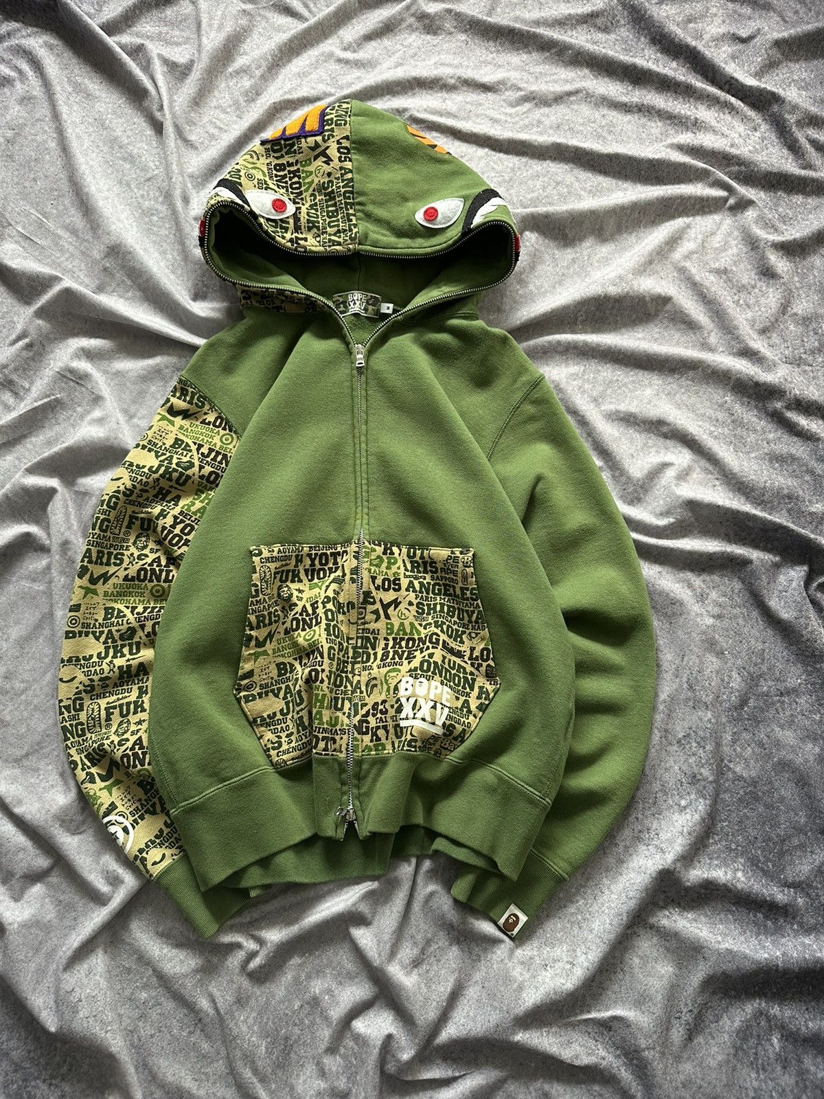 Bape Bape 25th Anniversary City Camo Green Full Zip Shark Hoodie Size US M / EU 48-50 / 2 - 2 Thumbnail