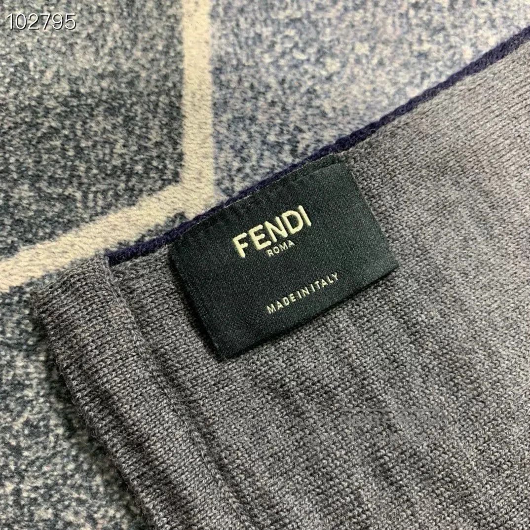 Fendi Fendi Wool Scarf Little Monster Color Block. Size ONE SIZE - 3 Thumbnail