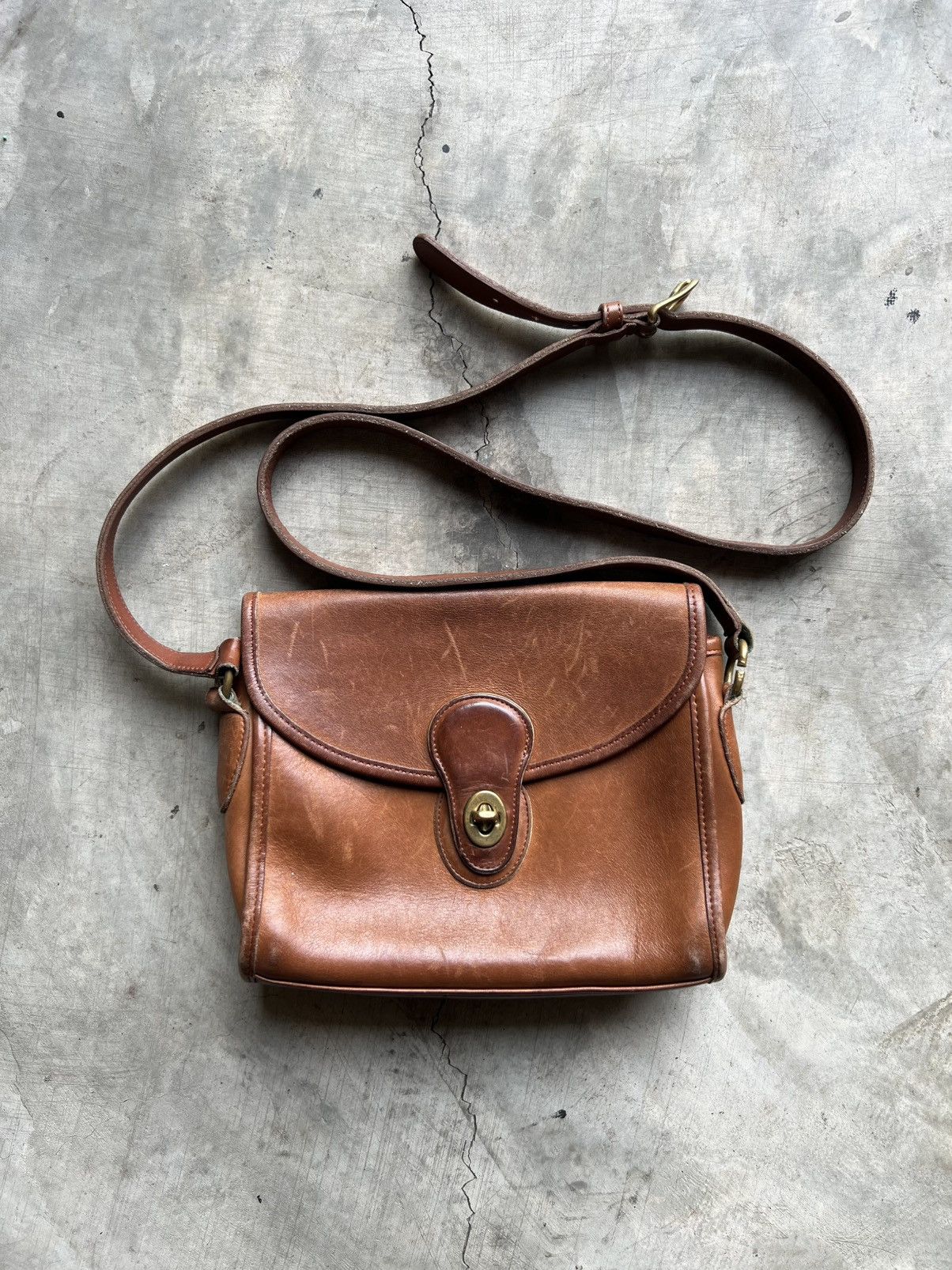 Coach Vintage Coach Willis British Tan Leather Bag Size ONE SIZE - 1 Thumbnail