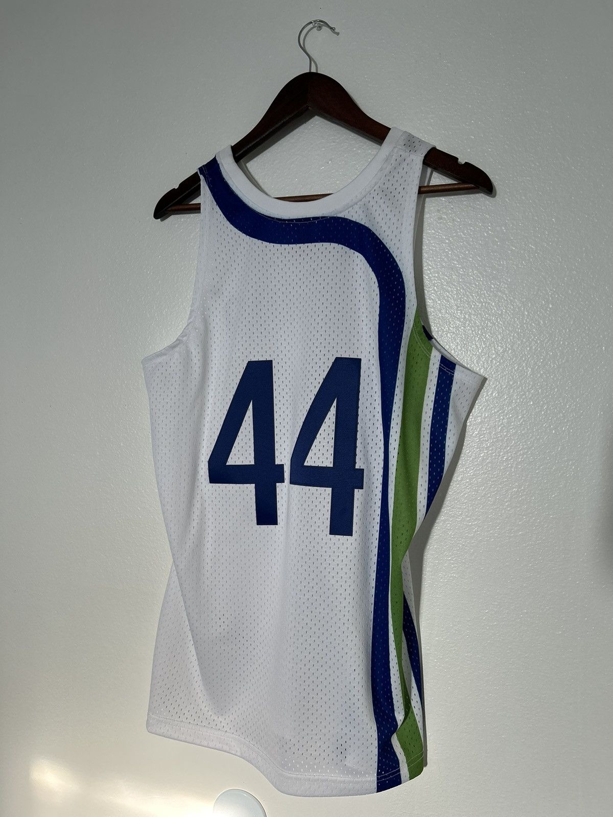 Mitchell & Ness Pistol Pete Hardwood Classic Jersey Size US L / EU 52-54 / 3 - 3 Thumbnail