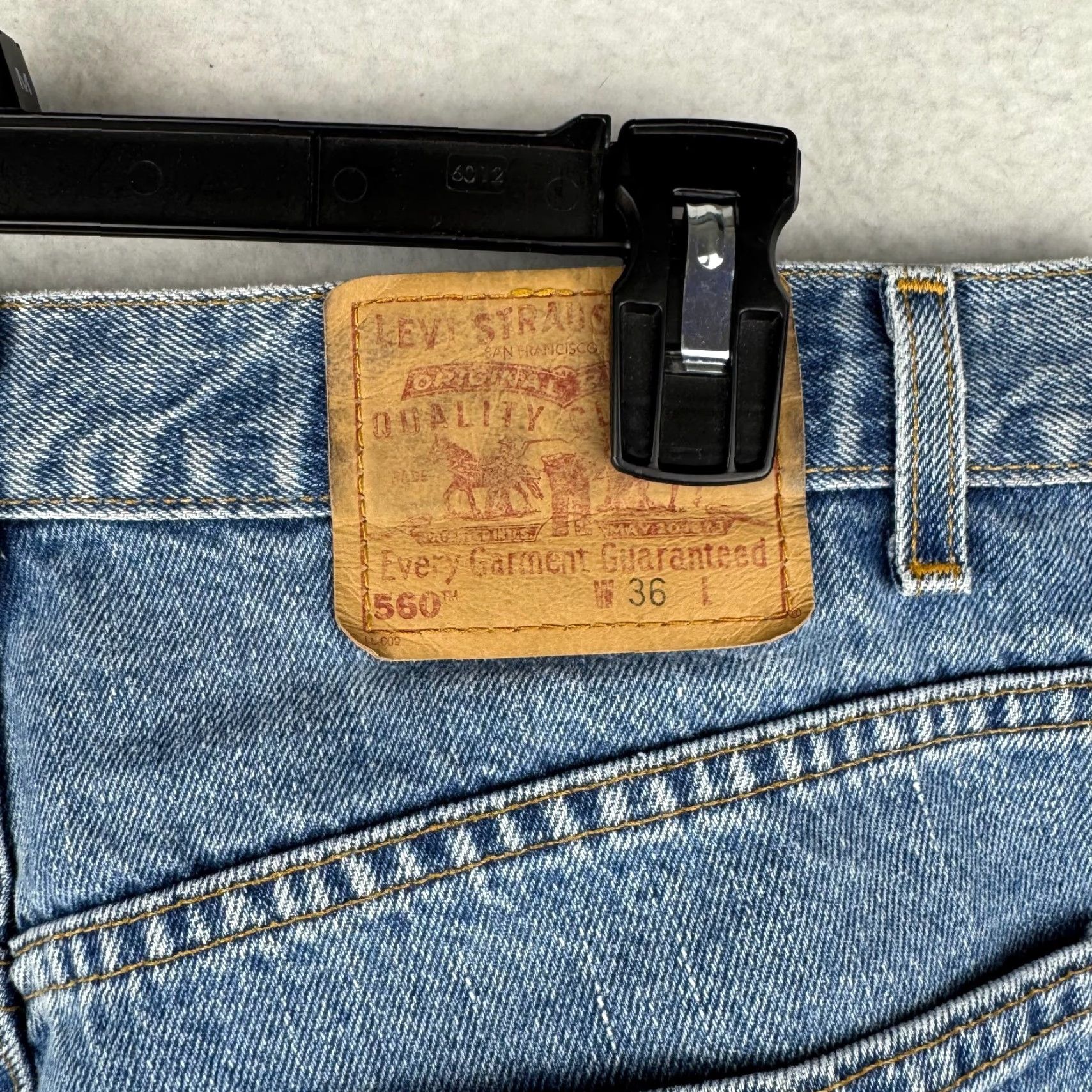 Levi's VINTAGE Levi's Bermuda Denim Shorts 560 Relaxed Mens 36x11 Blue 2001 Y2K Baggy Jorts 5-Pocket Design Size US 36 / EU 52 - 3 Thumbnail