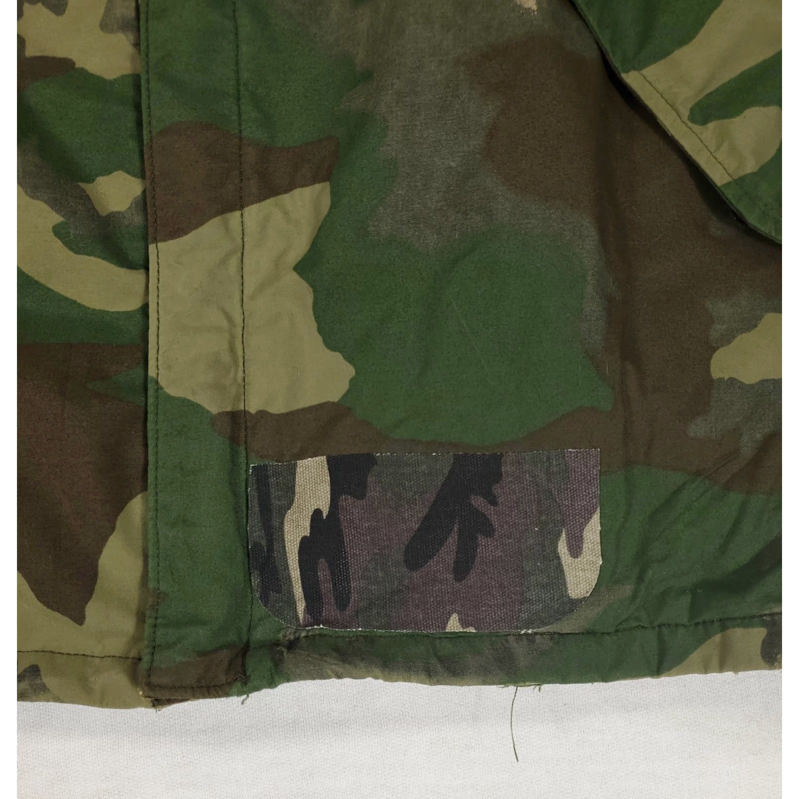 Vintage VINTAGE US Military Parka Jacket Cold Weather Woodland Camo Patched Mens L Long Size US L / EU 52-54 / 3 - 2 Thumbnail