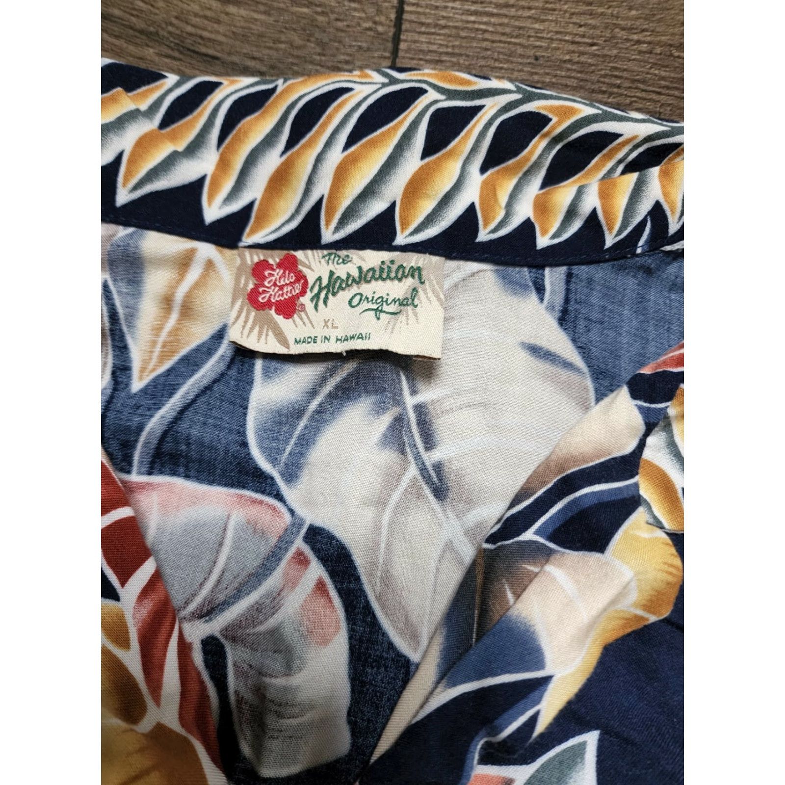 Hilo Hattie VINTAGE Hilo Hattie Hawaiian Shirt XL 70s Made in Hawaii USA Hibiscus Rayon Men's Blue Floral Short Sleeve Button-Up Size US XL / EU 56 / 4 - 4 Thumbnail