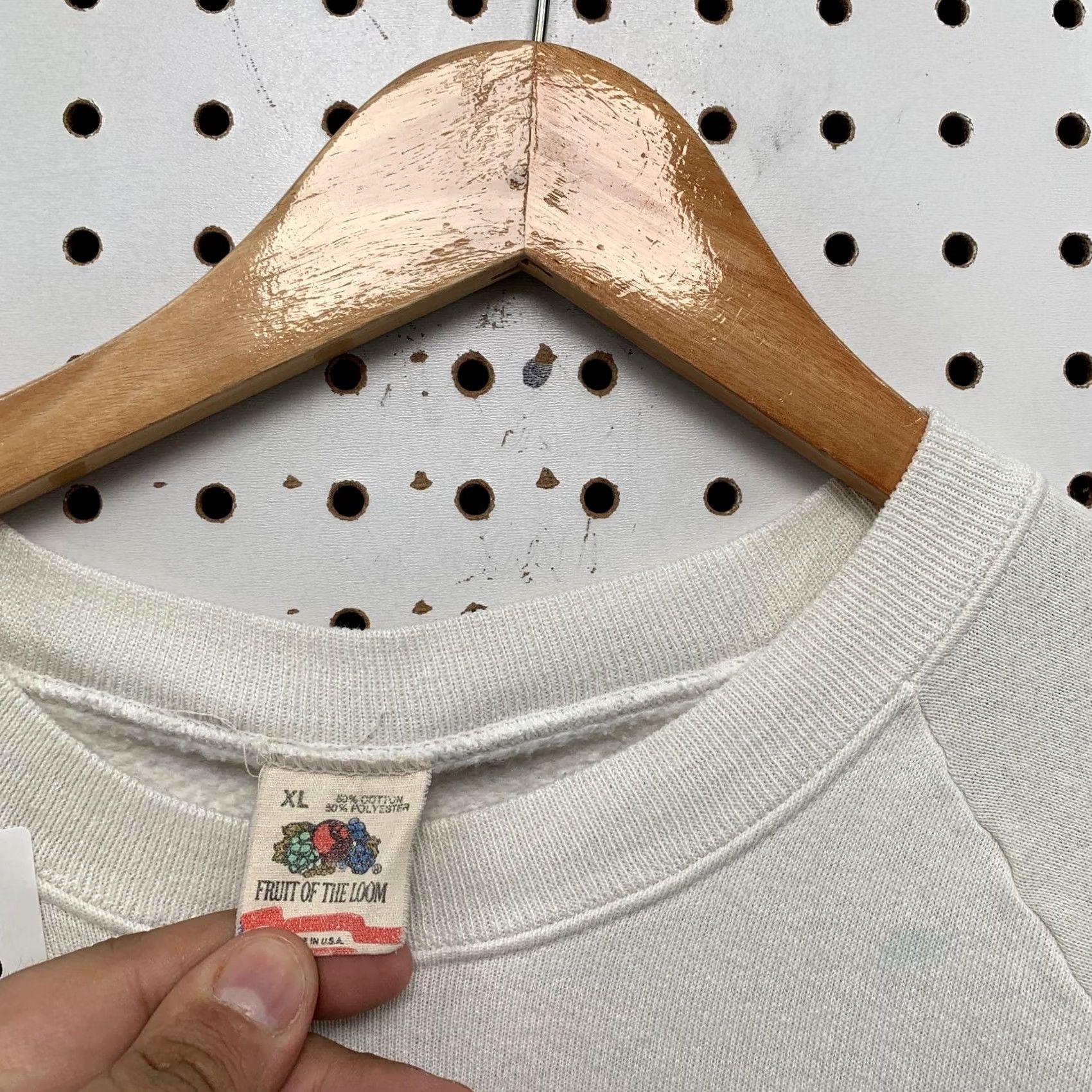 Fruit Of The Loom VINTAGE Fruit of the Loom Sweatshirt Mens XL White 80s USA University Ireland Fleece Cotton Crew Neck Pullover Sweater Size US XL / EU 56 / 4 - 3 Thumbnail