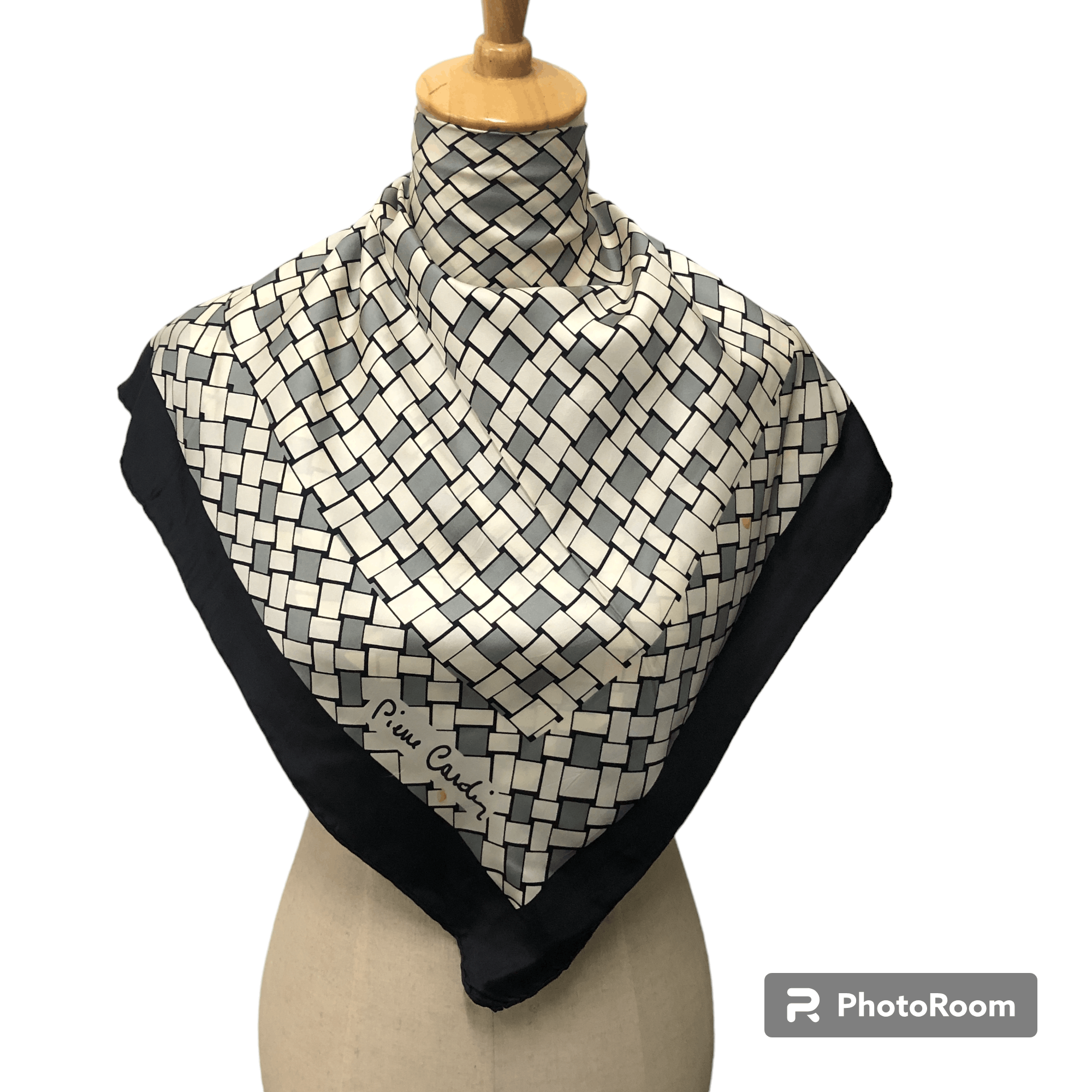 Pierre Cardin Pierre Cardin Luxury Hand Rolled Silk Scarf M1102 Size ONE SIZE - 1 Thumbnail