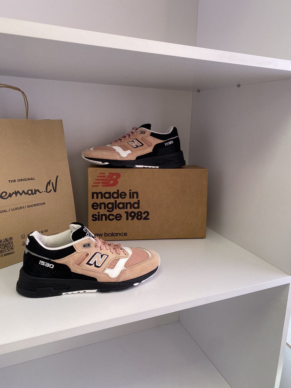 New Balance NEW BALANCE M1530SVS CORAL PINK BLACK MADE IN ENGLAND Size US 9.5 / EU 42-43 - 4 Thumbnail