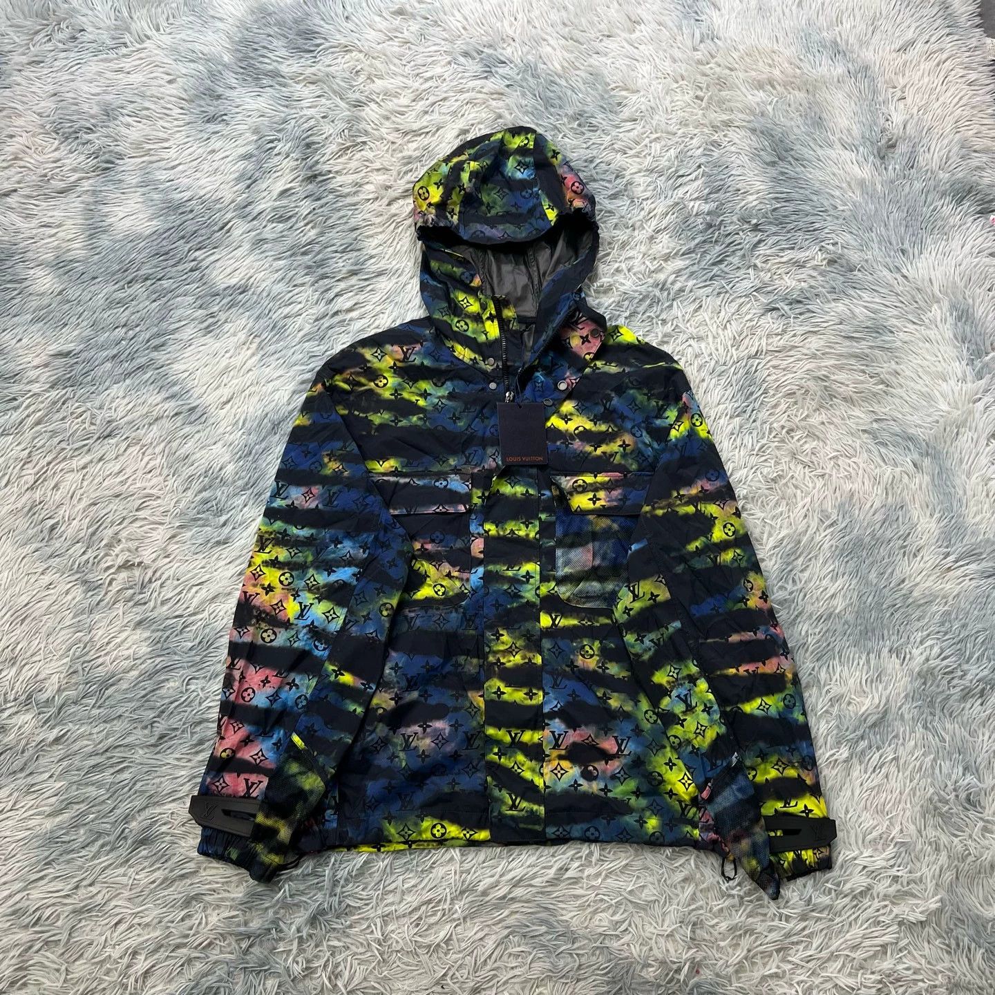 Louis Vuitton Brand new with tags! Louis tie-dye all-over print coat Size XL / US 12-14 / IT 48-50 - 1 Thumbnail