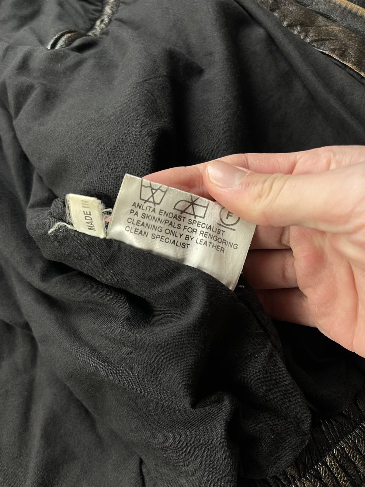 Vintage Vintage Leather A2 Flight Zip Avant Garde USA Bomber Jacket Size US XL / EU 56 / 4 - 15 Thumbnail