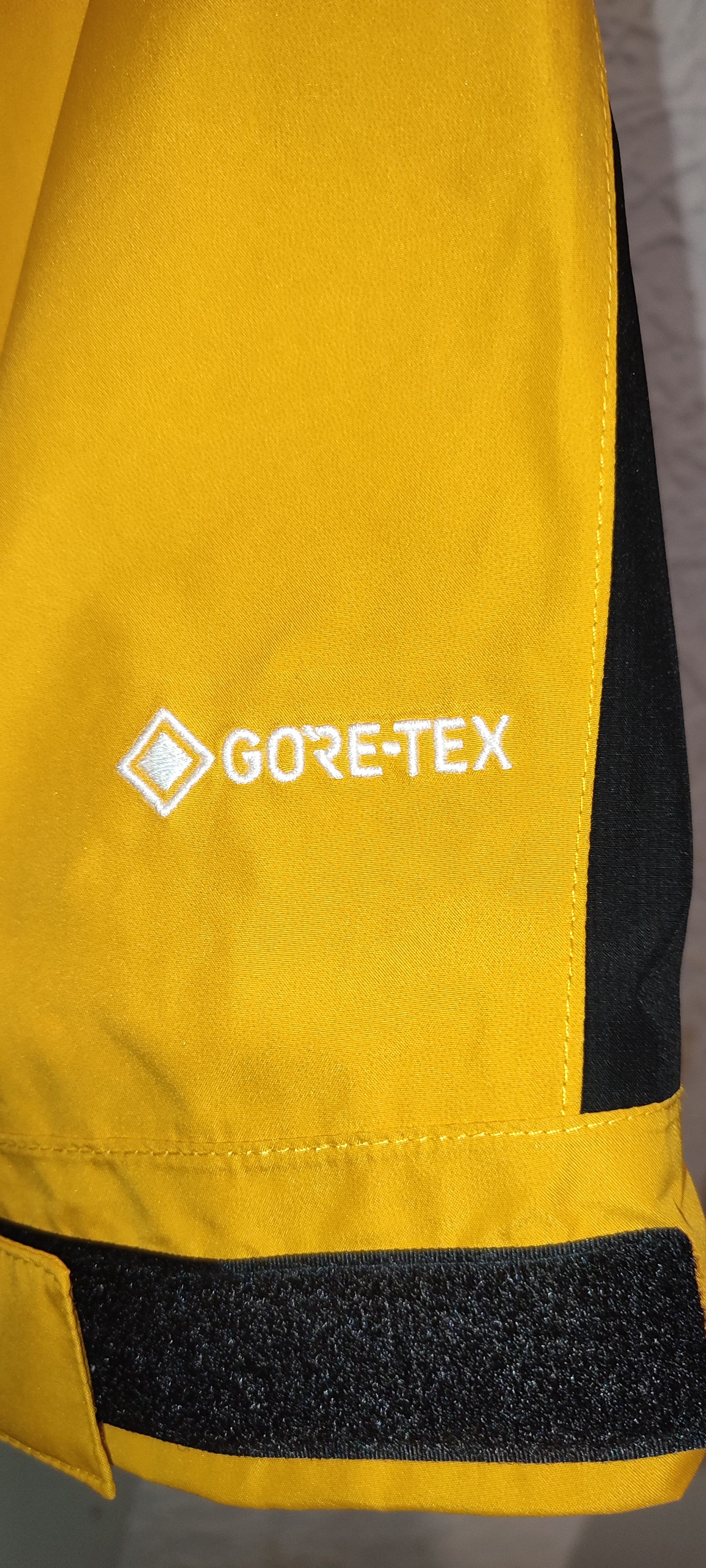 Goretex UE multi pocket goretex jacket Size US L / EU 52-54 / 3 - 7 Thumbnail