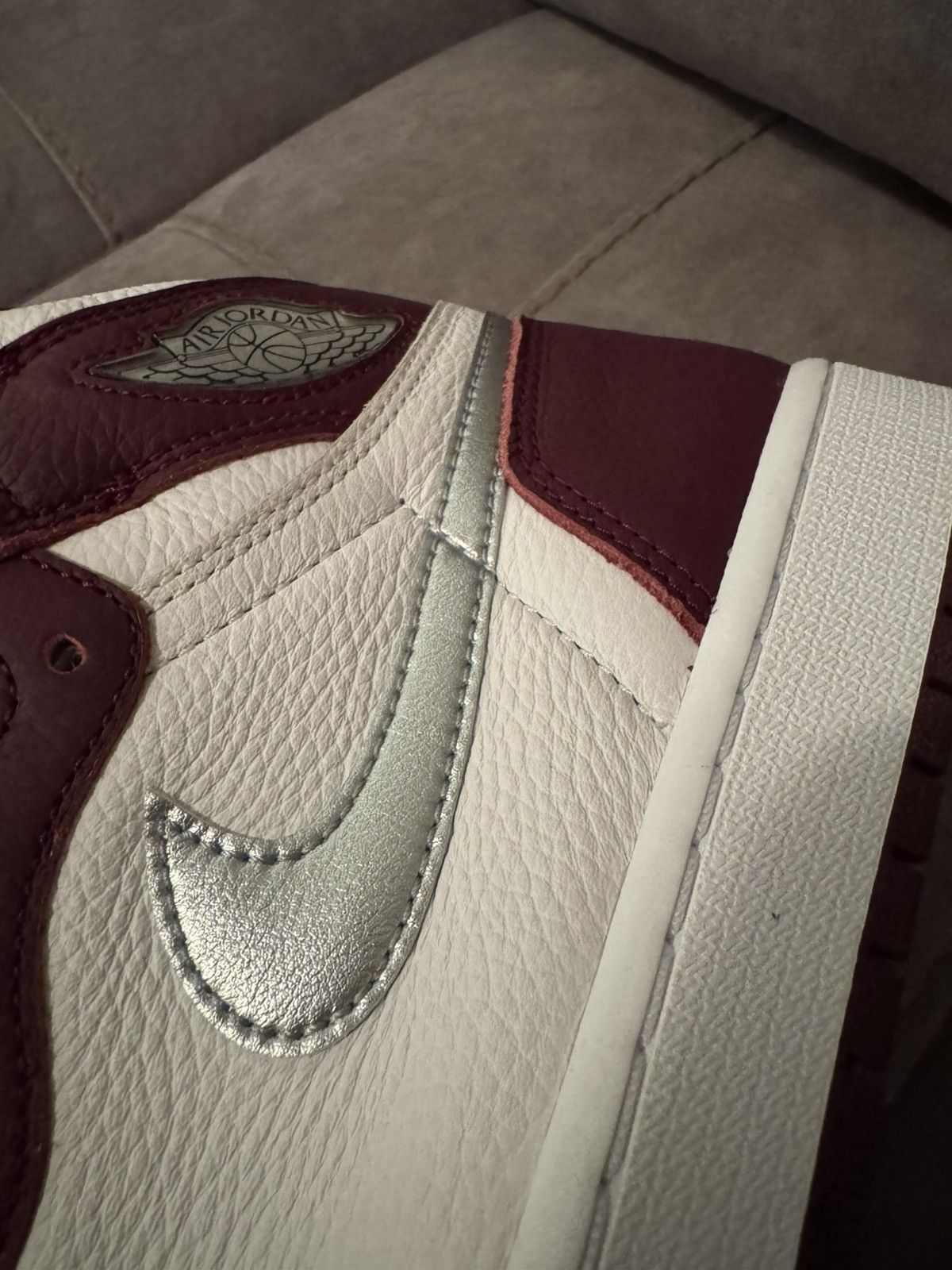 Nike NIKE AIR JORDAN 1 555088-611 “BORDEAUX. US9 new no box condi Size US 9 / EU 42 - 20 Thumbnail