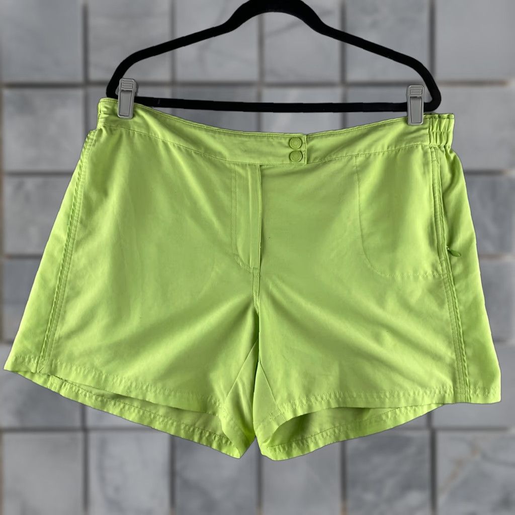 Eddie Bauer Eddie Bauer Shorts Women 18 Green Hiking Zip Pockets Light Weight Flat Front Size 40" / US 18 - 1 Thumbnail