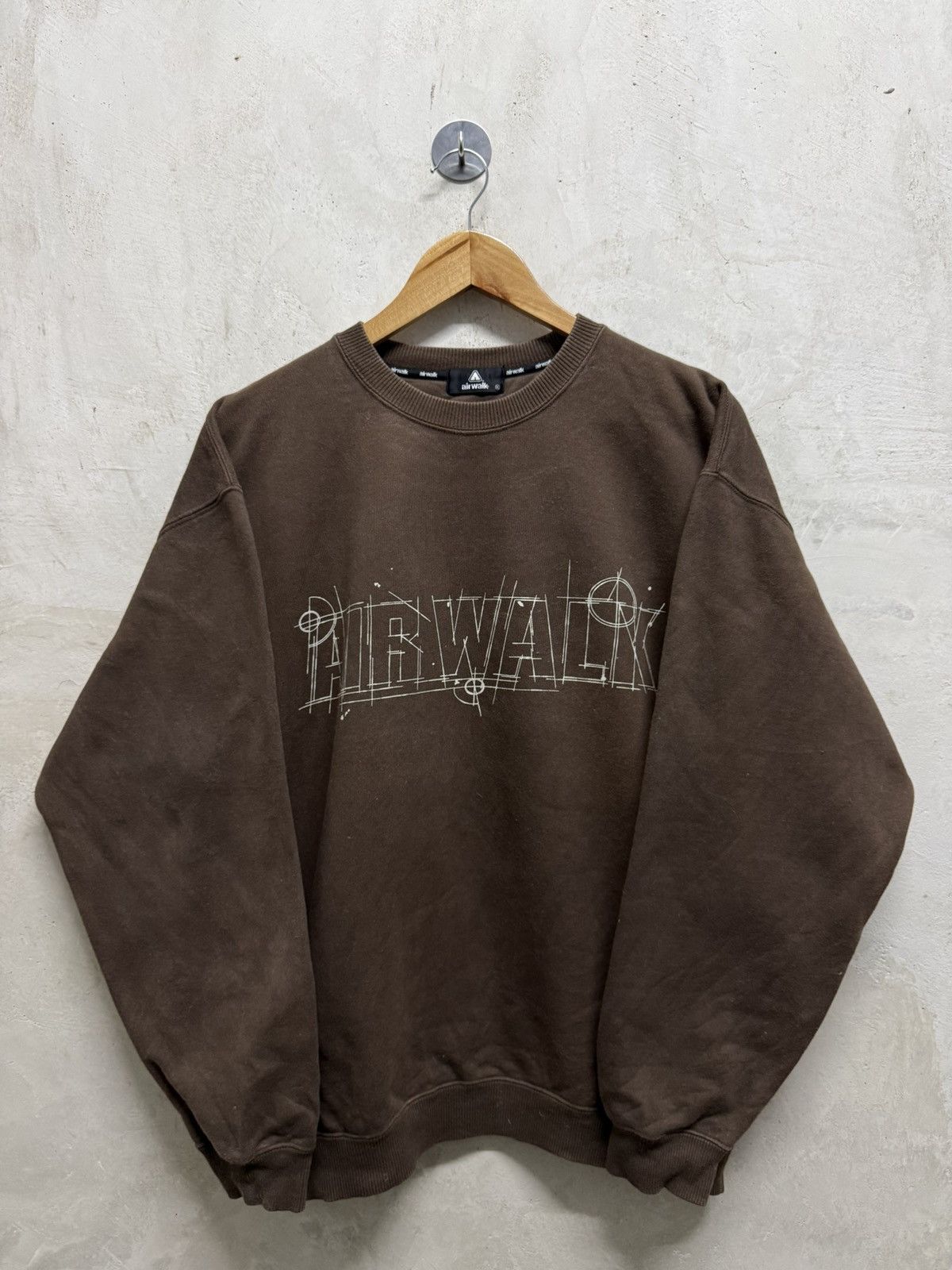 Airwalk 2000s Airwalk Chalk Big Spell Out Sweatshirt Size US XL / EU 56 / 4 - 1 Thumbnail