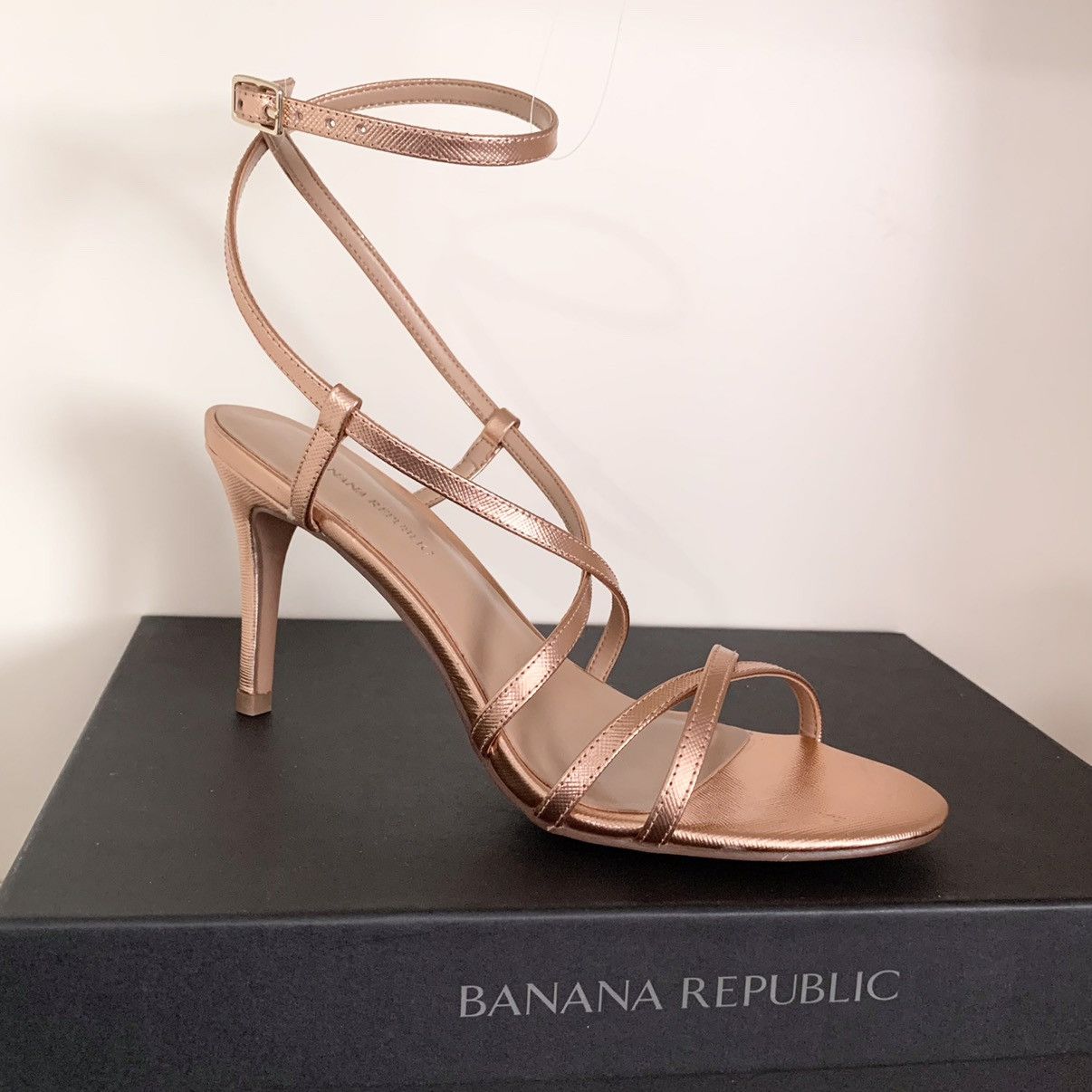 Banana republic Rose gold leather strappy heels size 6
