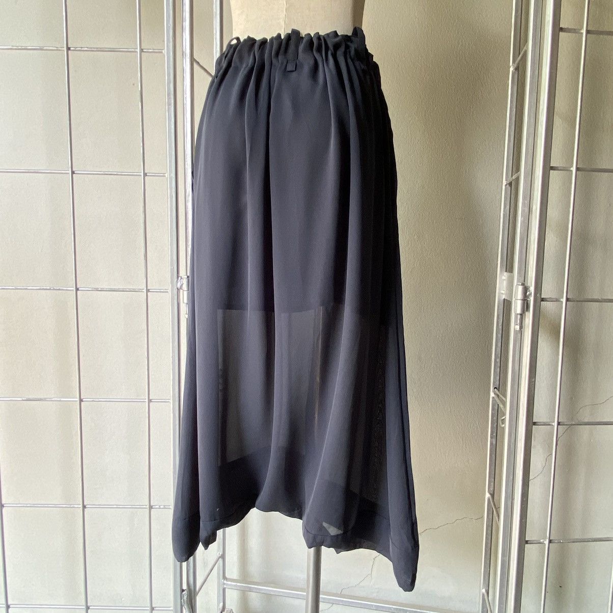 Issey Miyake ISSEY MIYAKE Dark Gray Chiffon Skort with Smocked Waist Size 27" / US 4 / IT 40 - 11 Thumbnail