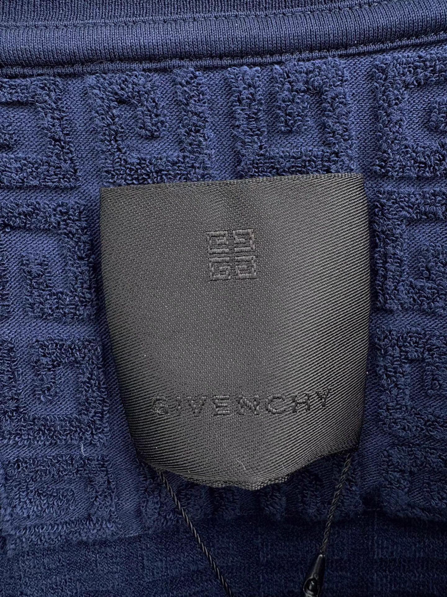 Givenchy GIVENCHY 4G Monogram Towel T-shirt Size US XXL / EU 58 / 5 - 4 Thumbnail