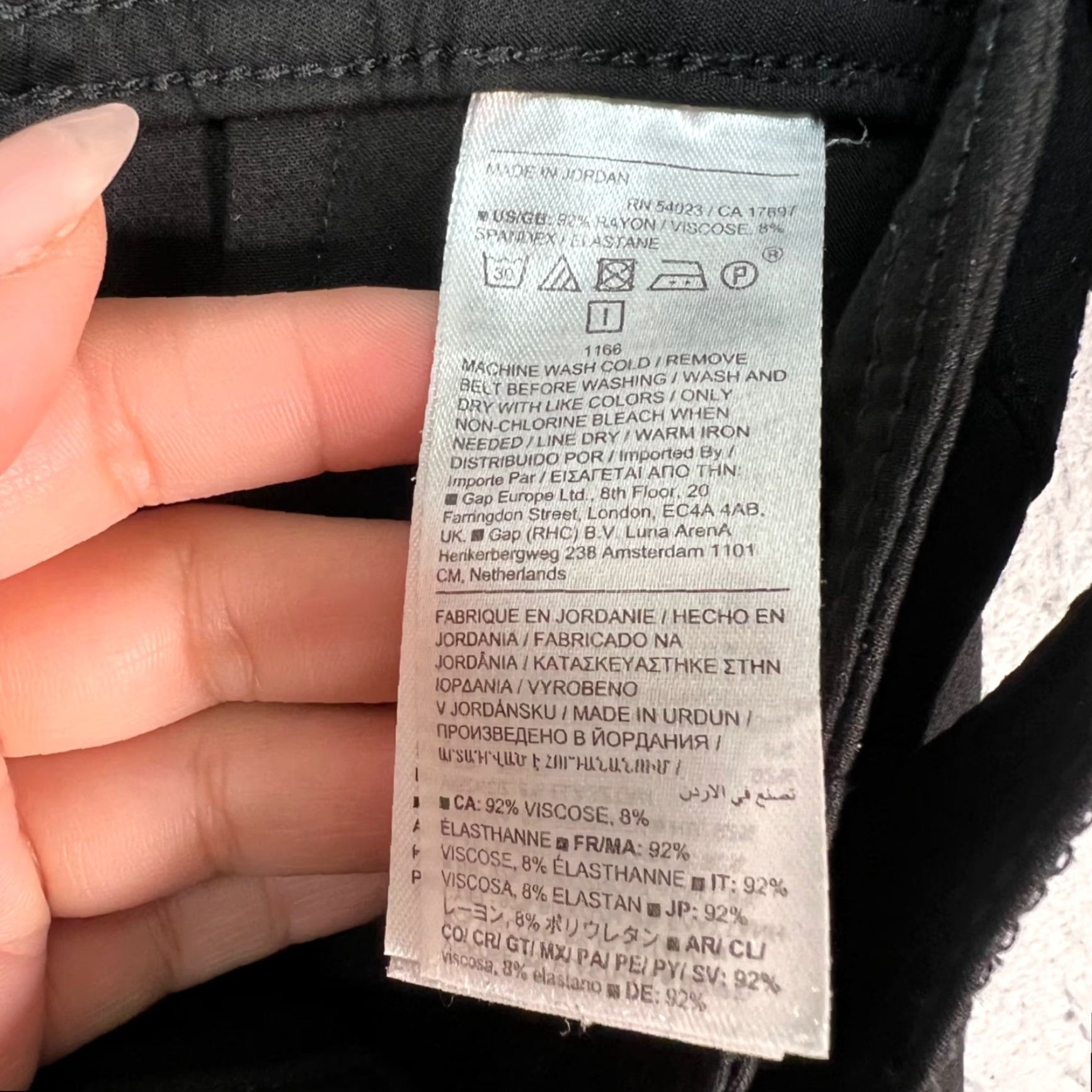Banana Republic Banana Republic Black Cargo Pants Belted Waist Womens Size 0 Pants Black Cargo Women's 0 Belted Pockets Tapered Inseam 25 High Rise Vintage No Size 25" / US 0 / IT 36 - 4 Thumbnail