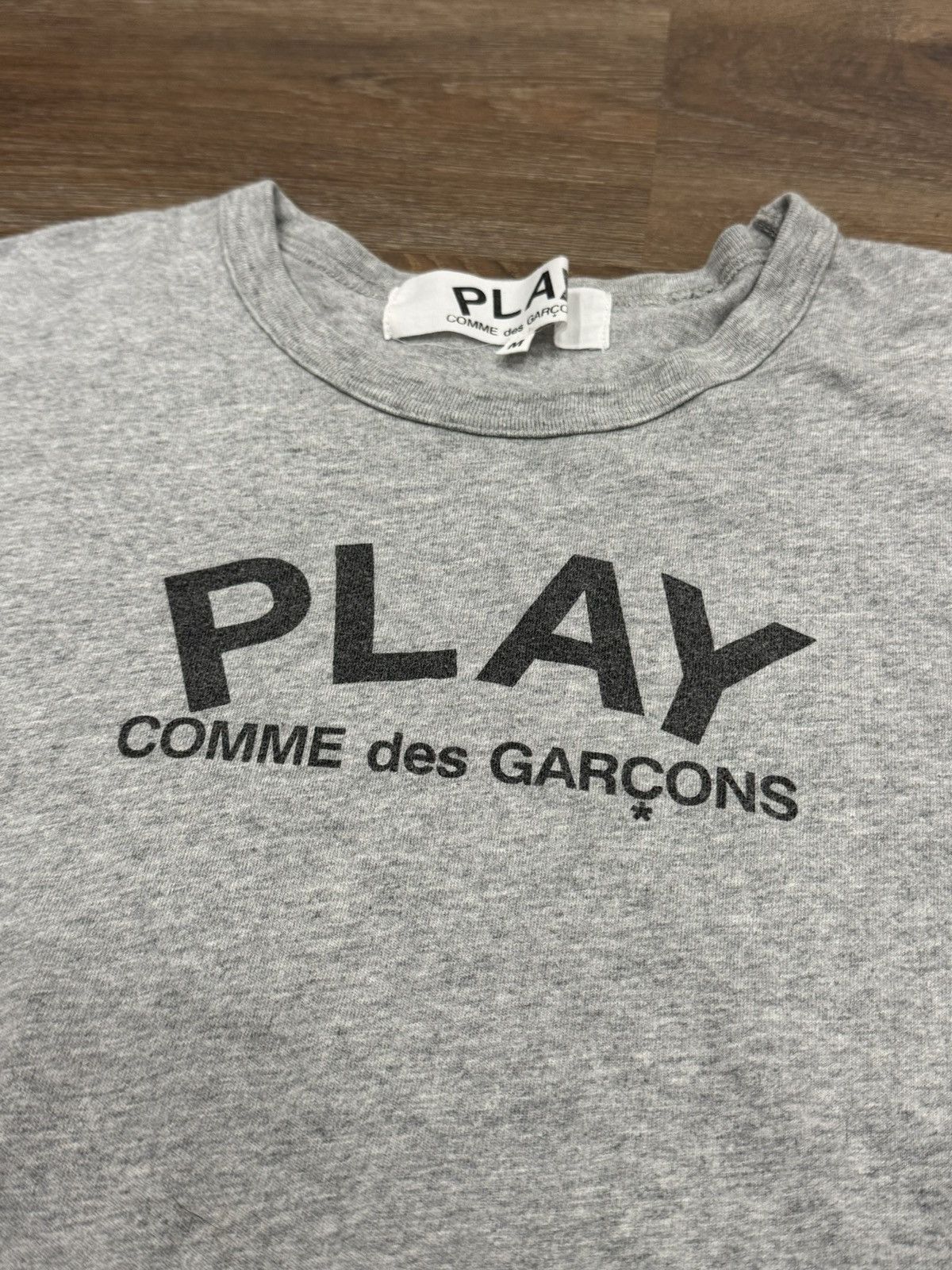 Comme des Garcons Comme Des Garçons Play Big Text Logo Tee Heather Grey Size US M / EU 48-50 / 2 - 4 Thumbnail