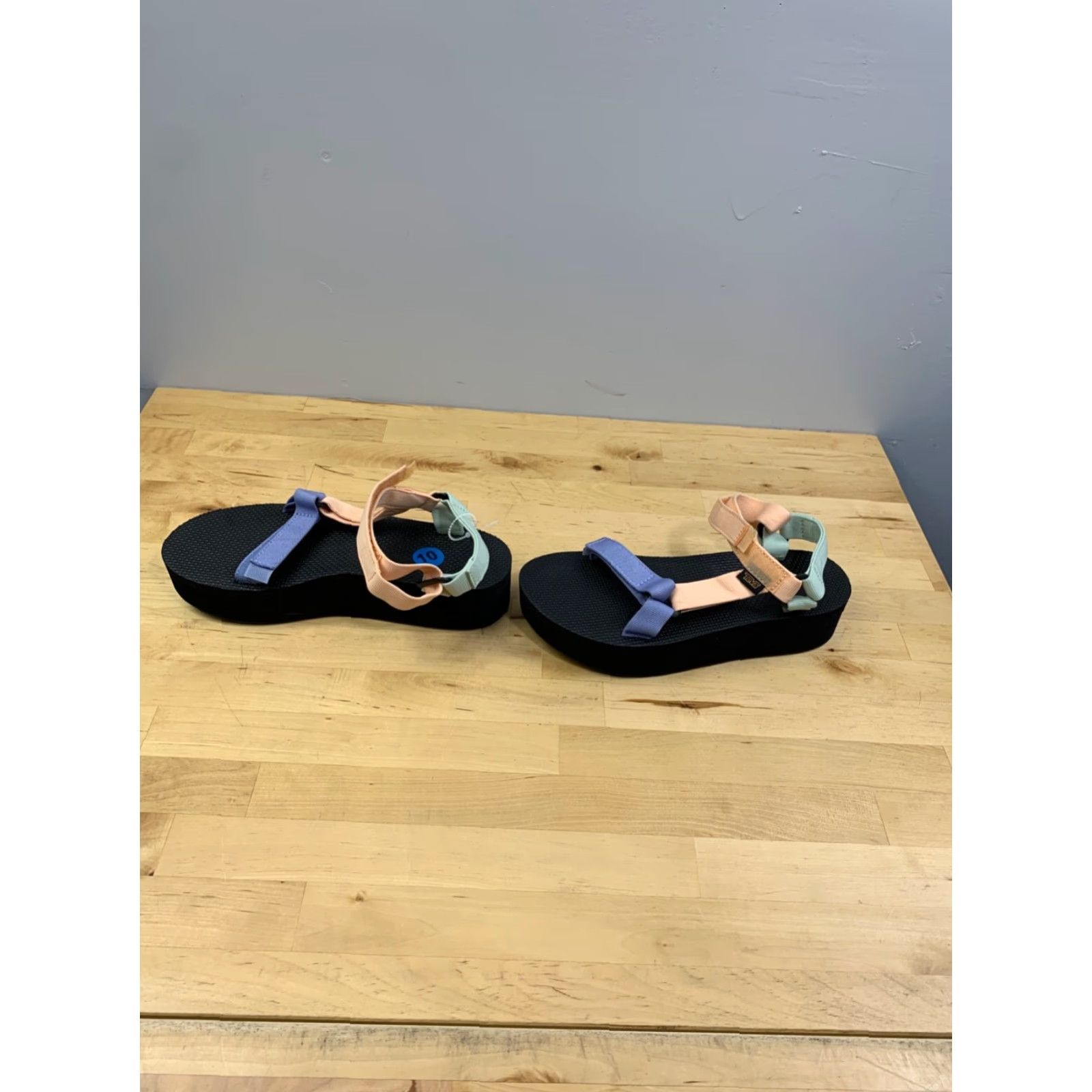 Teva VINTAGE Teva Sandal Women 10 US 41 EU 8 UK 27 Japan Black Teva Flatform Universal Strappy Platform Sandals Size US 8 / IT 38 - 3 Thumbnail