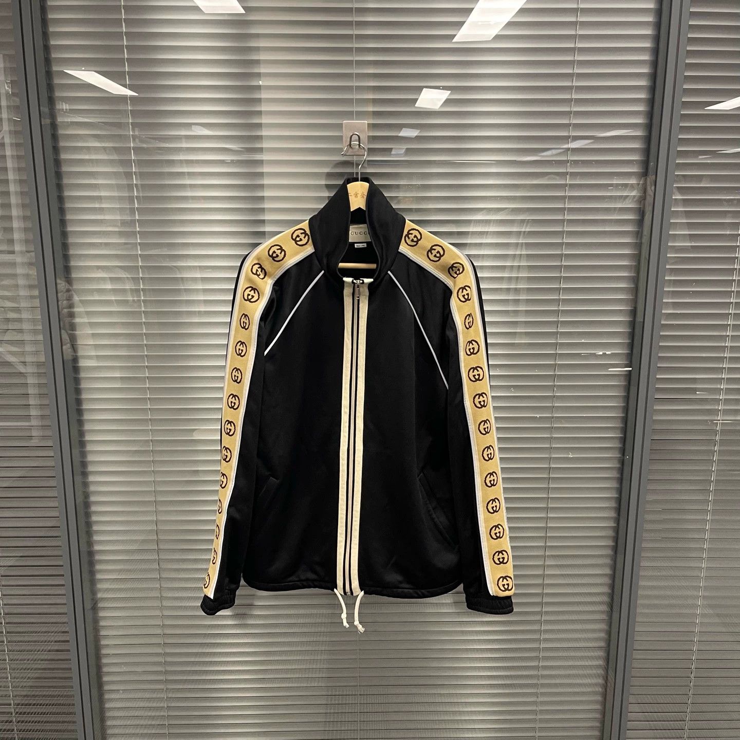 Gucci GUCCI 3M Reflective Side Webbing GG Jacket M Mint Size US M / EU 48-50 / 2 - 1 Thumbnail