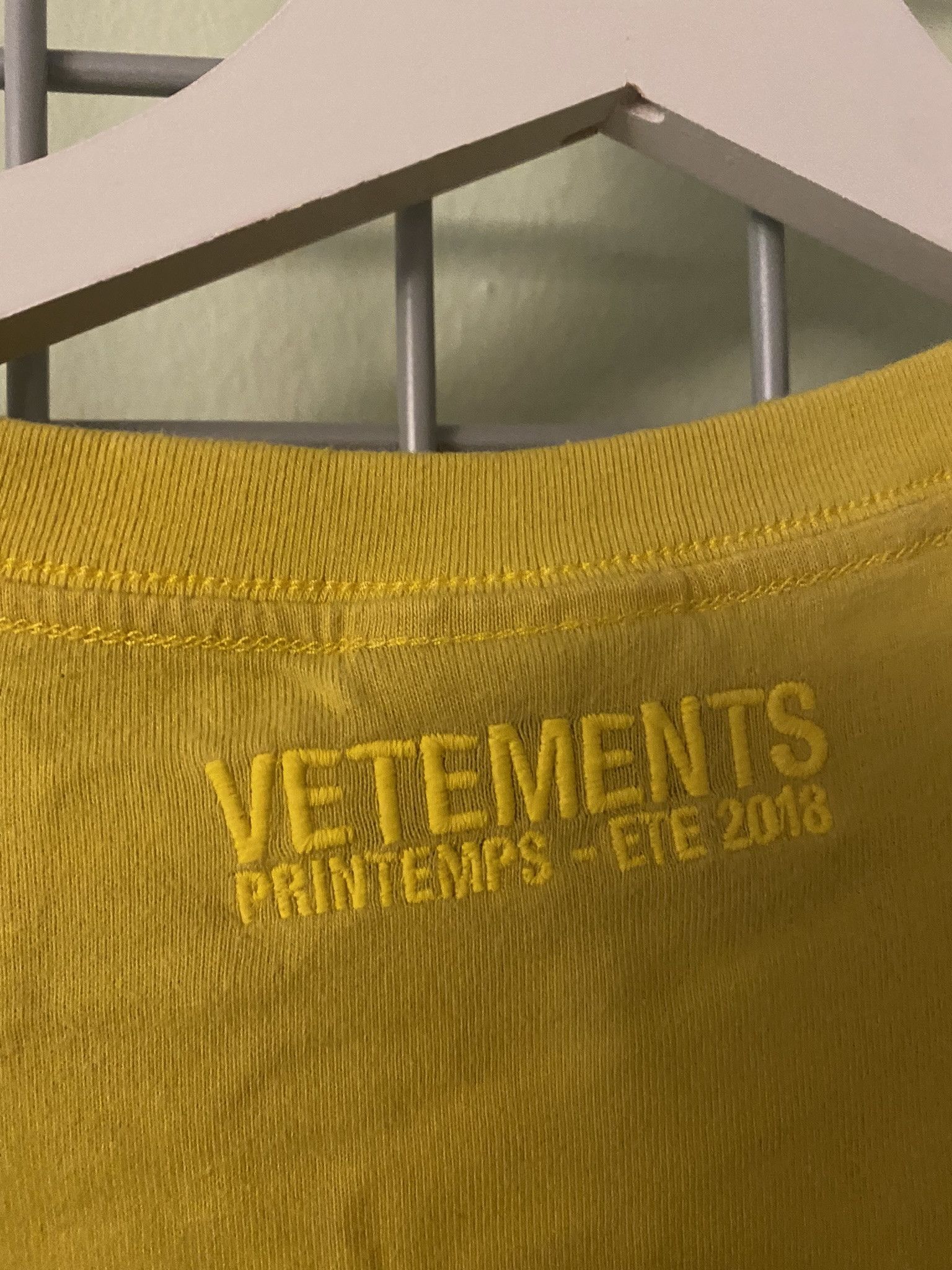 DHL × Vetements Vetements x DHL Longsleeve SS18 Size US L / EU 52-54 / 3 - 3 Thumbnail