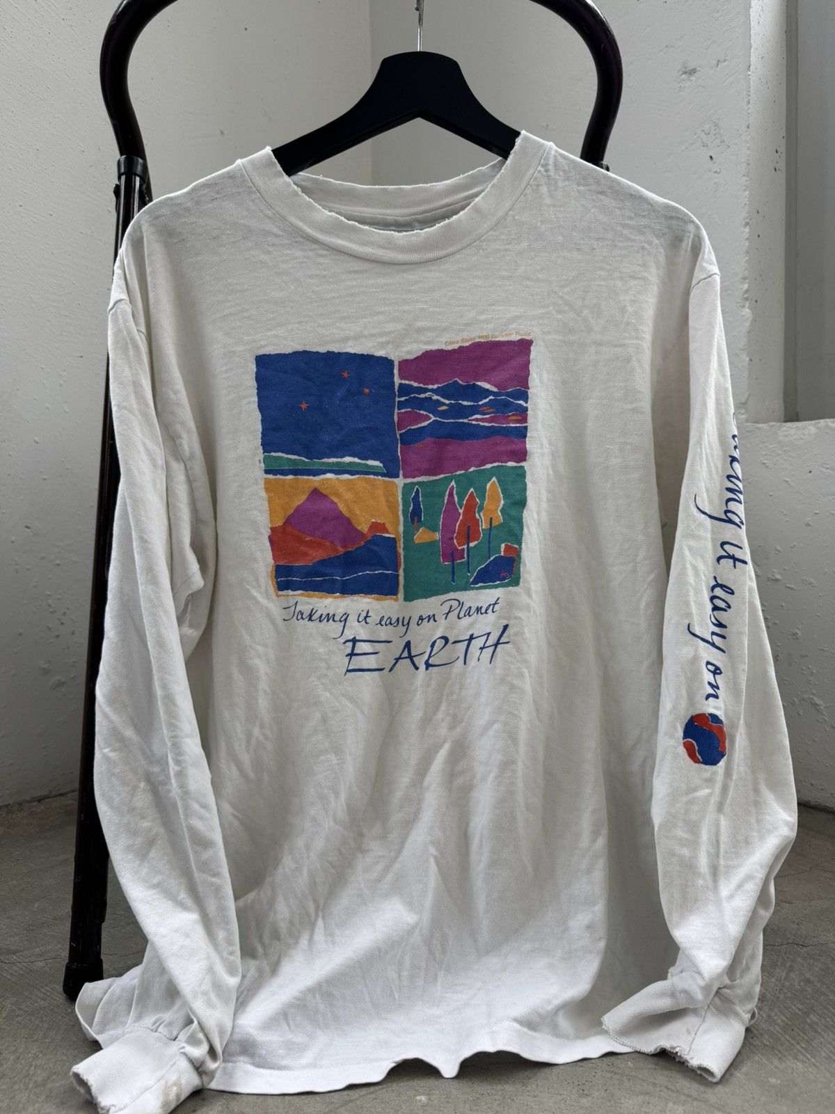Eddie Bauer Vintage 80s Eddie Bauer Taking It Easy On Earth Longsleeve Size US L / EU 52-54 / 3 - 1 Thumbnail
