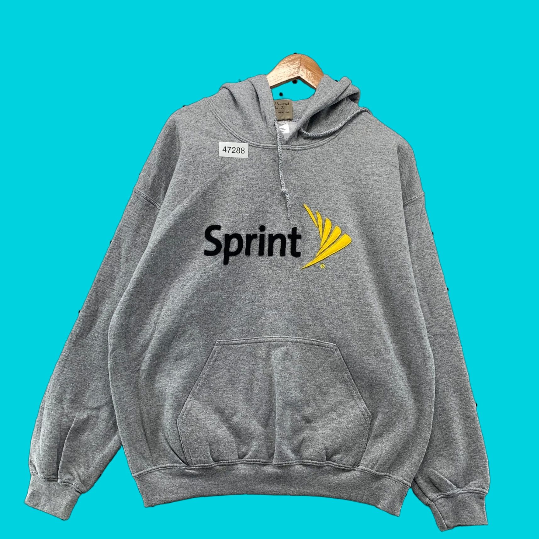 Vintage VINTAGE New Sprint Cellular Hoodie Sweatshirt Men Large Gray Hooded Embroidered NWT Sweatshirt Pullover Crew Neck Cotton Fleece Size US L / EU 52-54 / 3 - 1 Thumbnail