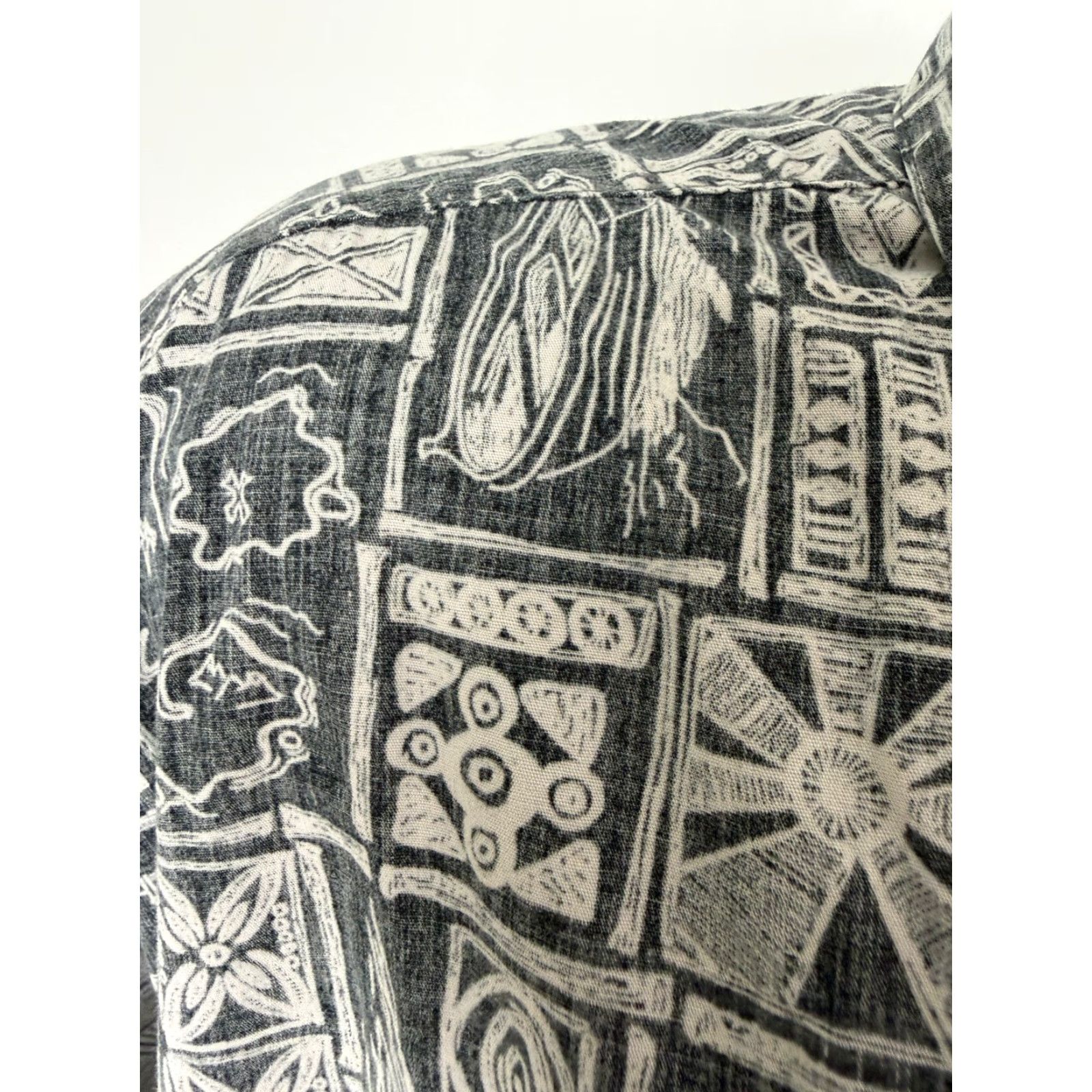 Vintage VINTAGE Falls Creek Hawaiian Shirt 2XL Button-Up Short Sleeve Cotton Geometric Tribal Black 90s Beach Hawaiian Mens Shirt Size US XXL / EU 58 / 5 - 4 Thumbnail