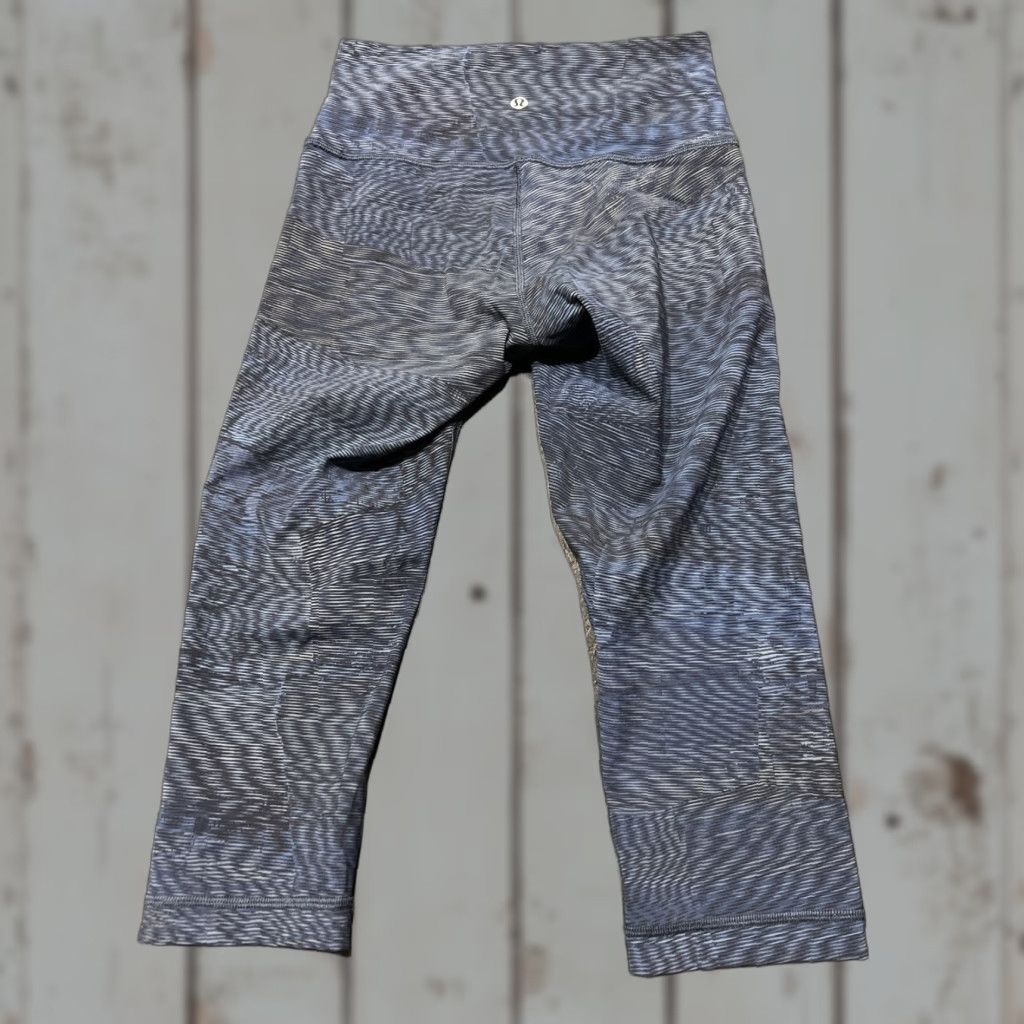 Lululemon Lululemon Capri Leggings Night Blue Striped Nylon Lycra Wide High Waist Regular Size 4 Womens Yoga Activewear Gym Size 27" / US 4 / IT 40 - 1 Thumbnail
