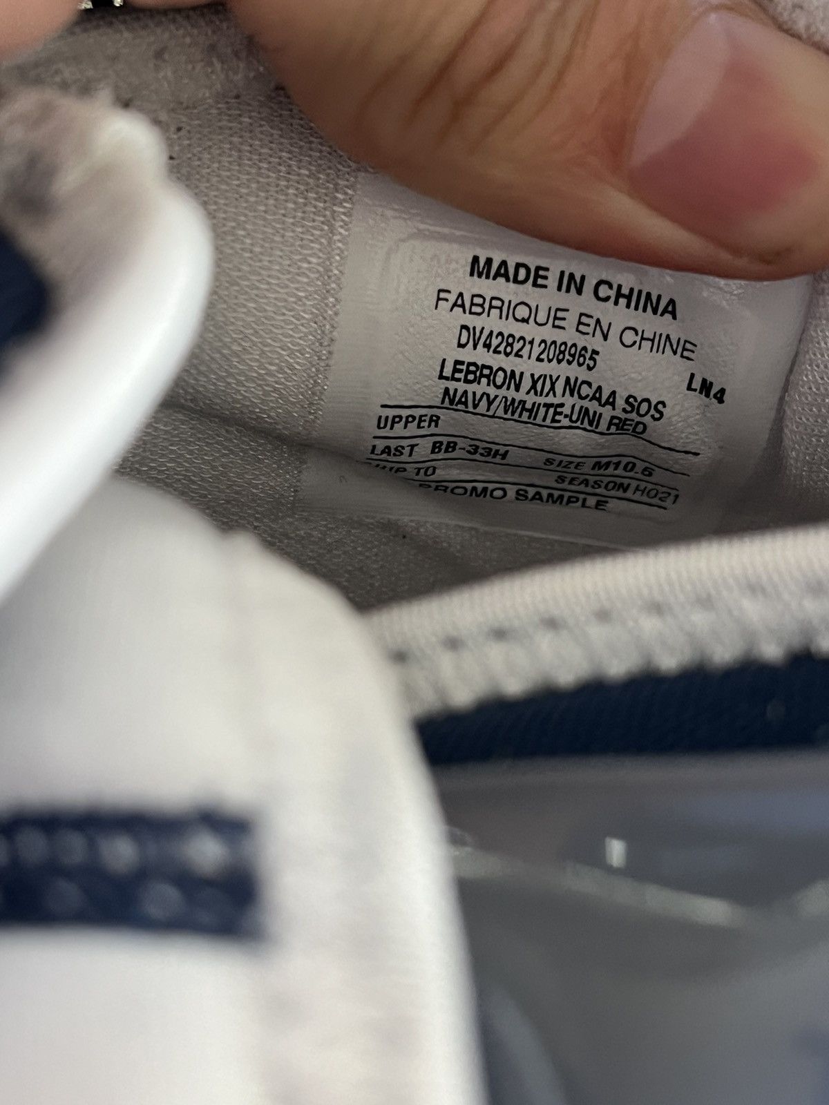 Nike Lebron 19: UCONN Huskies Away PE Size US 10.5 / EU 43-44 - 12 Thumbnail