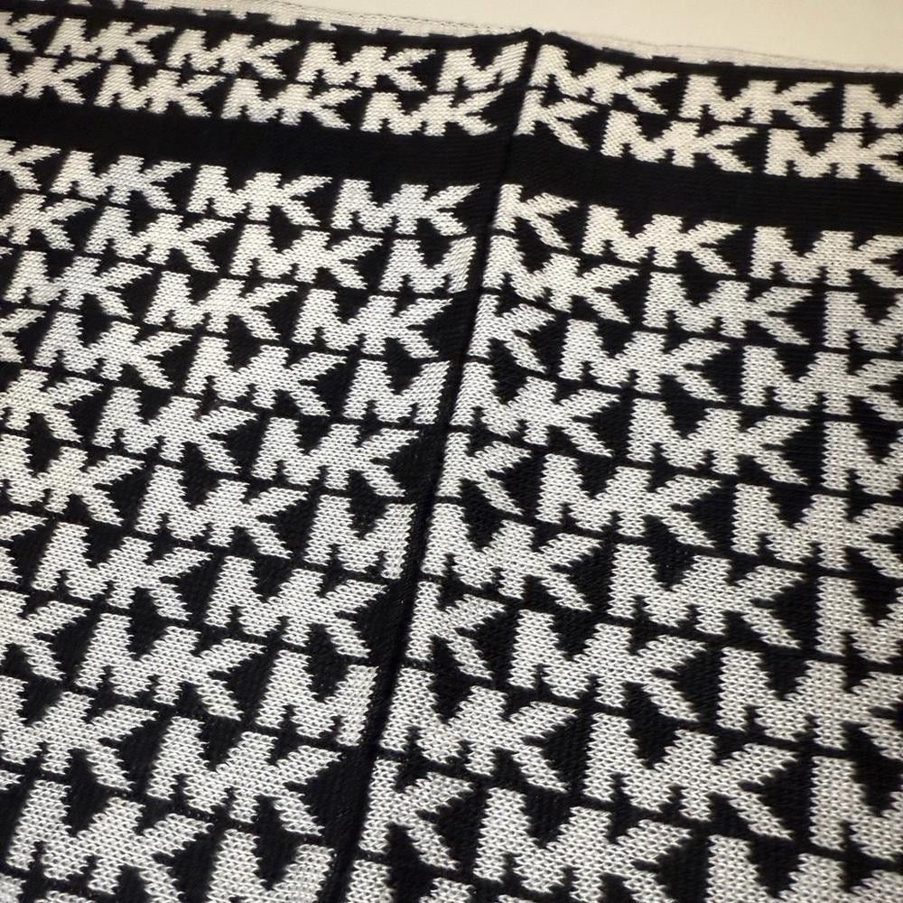 Michael Kors MICHAEL Michael Kors Infinity Scarf Black White Logo Stripe Size ONE SIZE - 5 Thumbnail