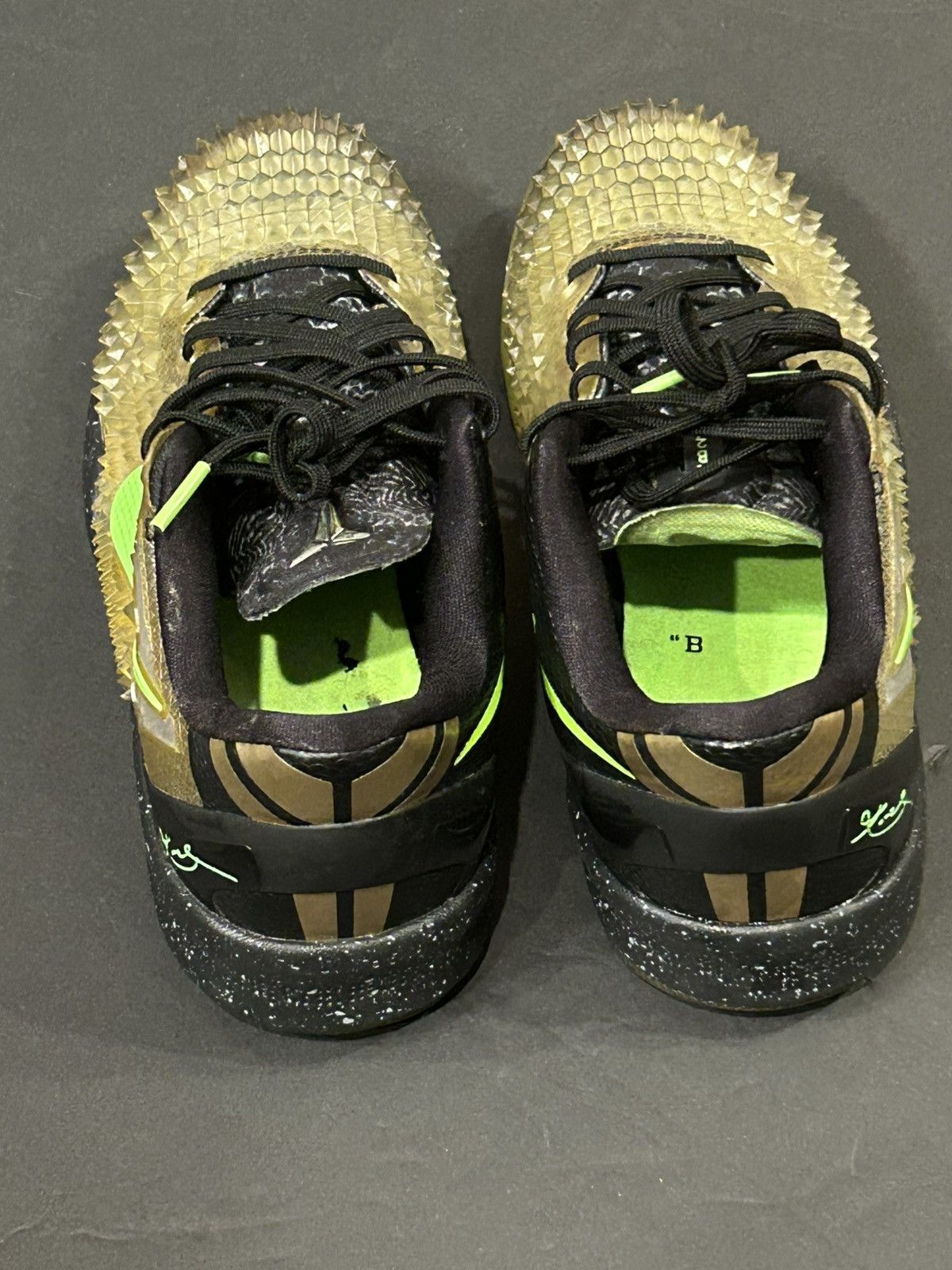 Nike Nike Kobe 8 Christmas SS Size US 5.5 / IT 35.5 - 7 Thumbnail