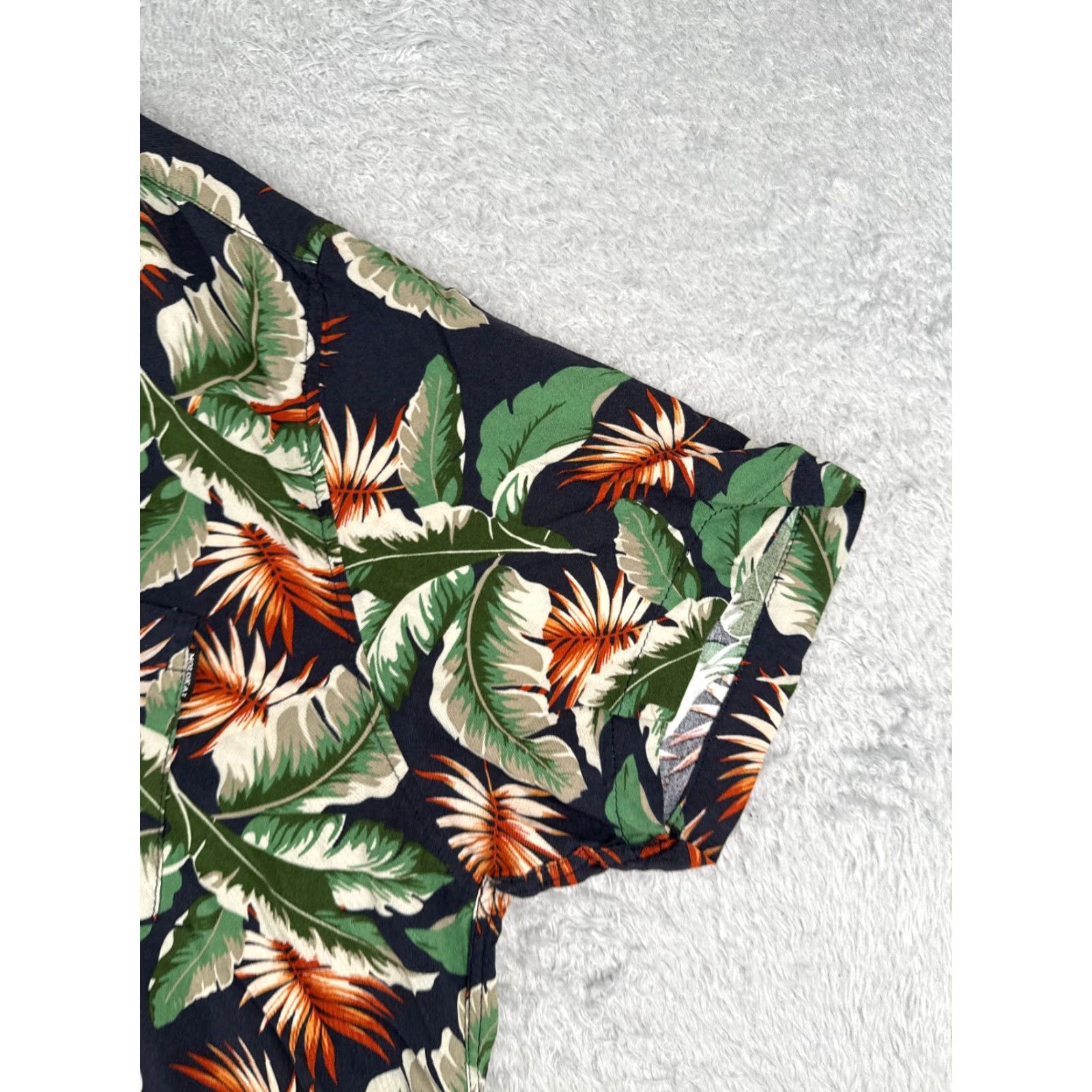 CO VINTAGE Molokai Surf Co Shirt Men 2XL Blue Floral Leaf 100% Rayon Hawaiian Button-Up Short Sleeve Mens Size US XXL / EU 58 / 5 - 2 Thumbnail