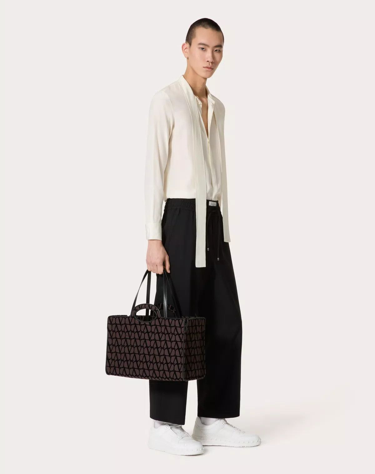 Valentino oc11z0725 Light Wool Trousers in Black Size US 32 / EU 48 - 3 Thumbnail