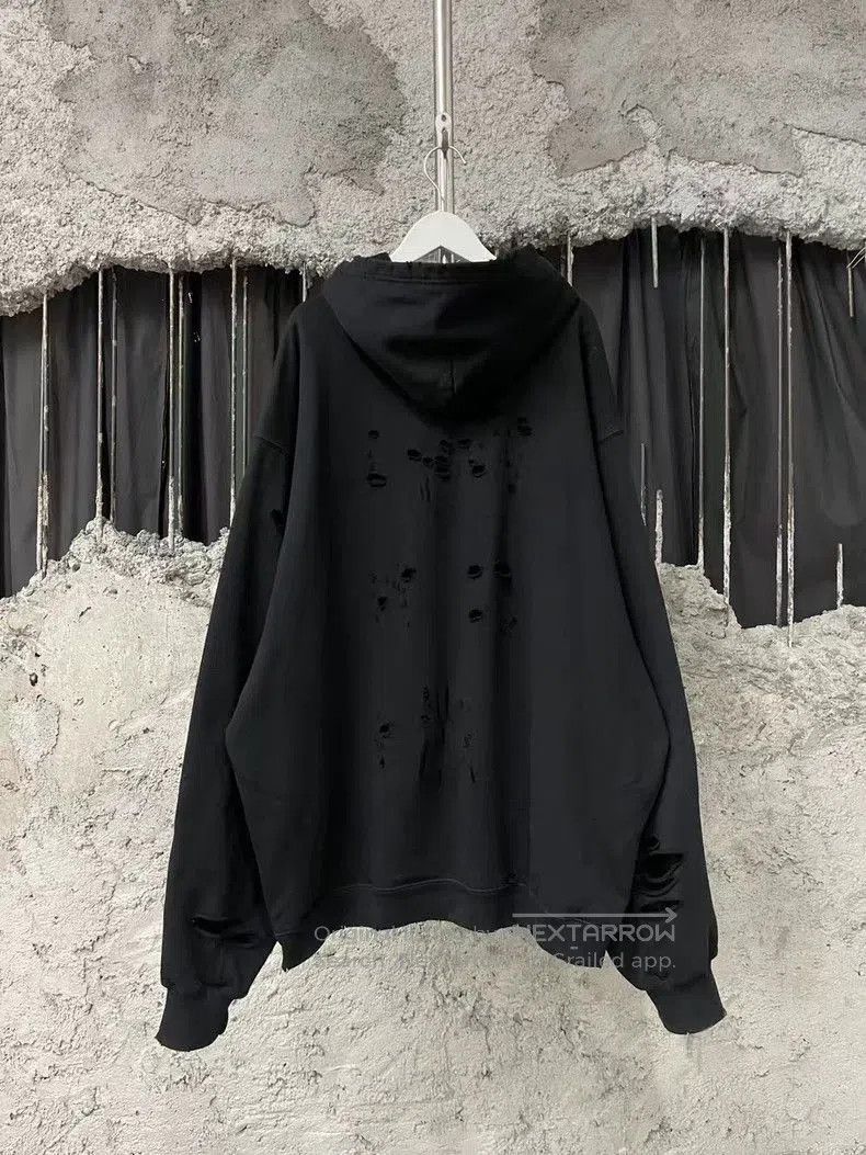 Balenciaga Balenciaga Black Distressed Logo Hoodie. Size US S / EU 44-46 / 1 - 2 Thumbnail