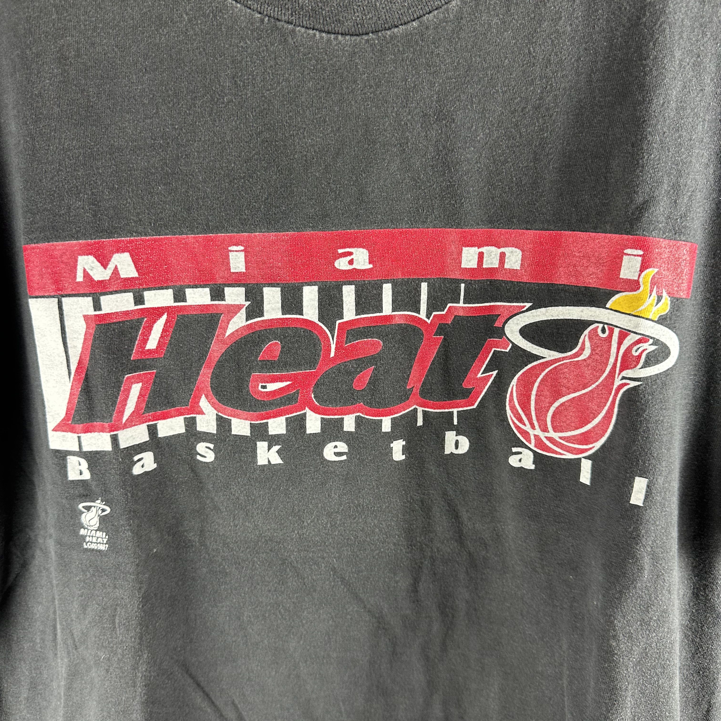 Vintage Vintage 90s Miami Heat Basketball NBA XL T-Shirt Size US XL / EU 56 / 4 - 2 Thumbnail